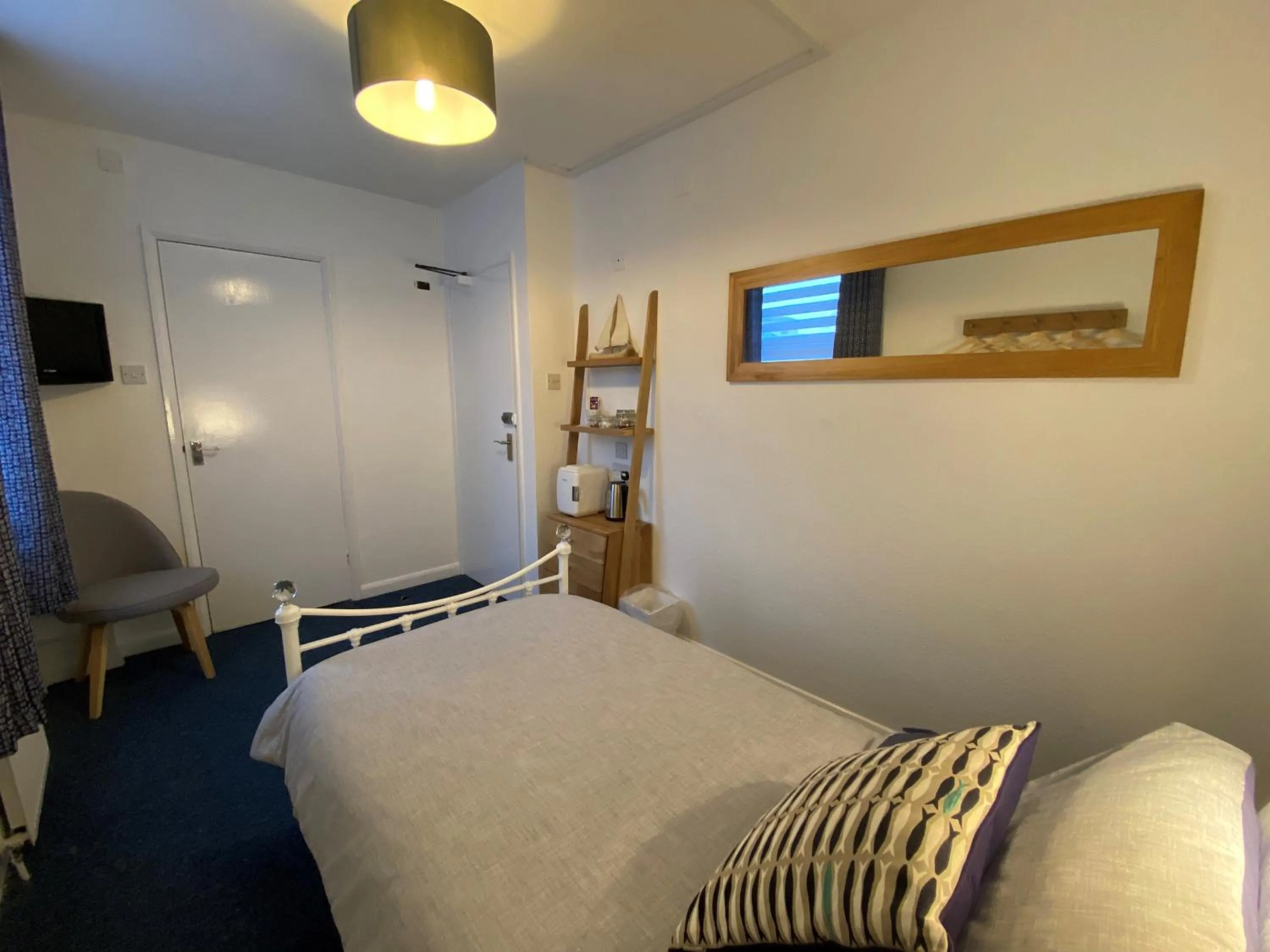 Bed in Rooms At Babbacombe