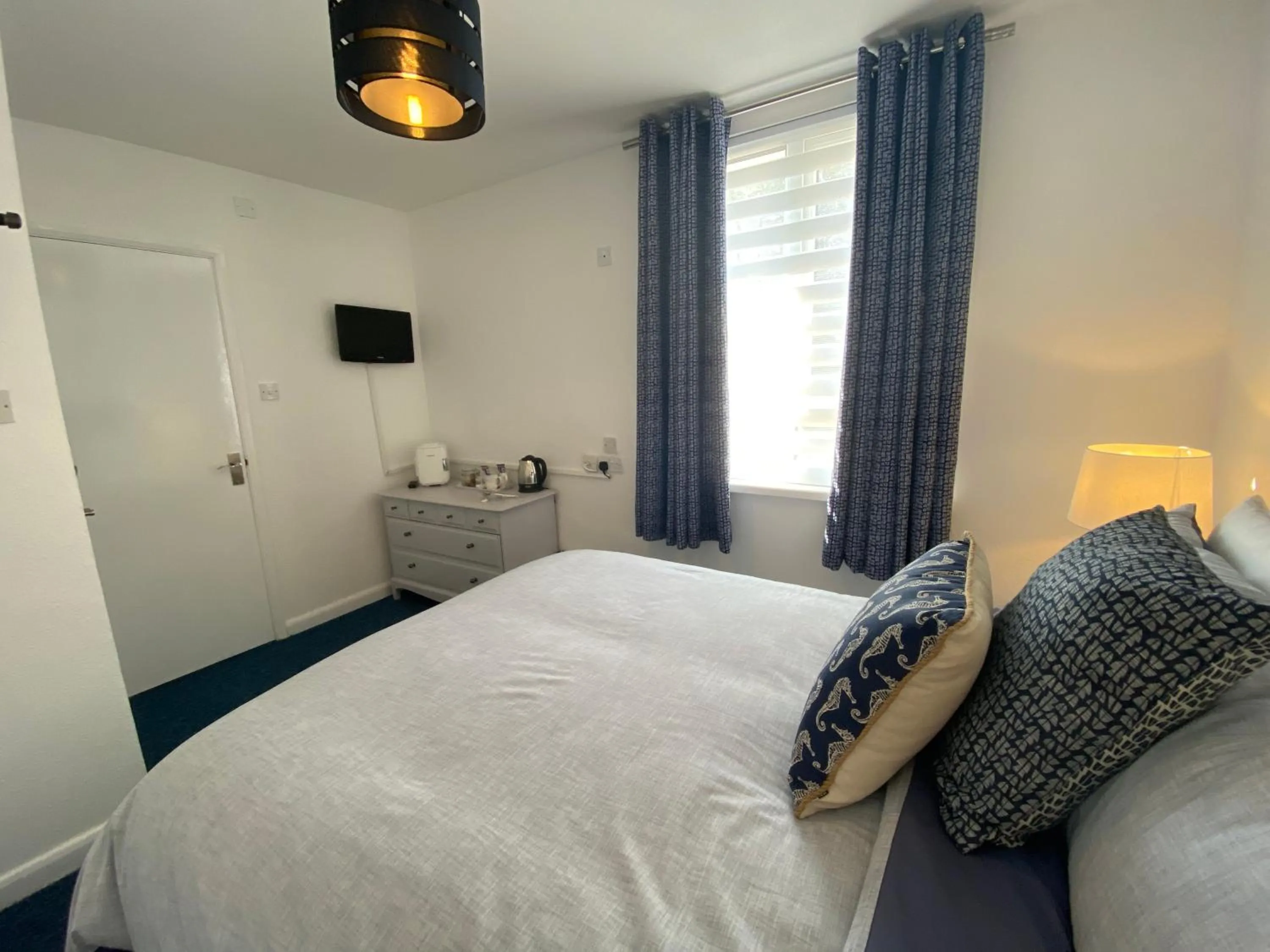 Bed in Rooms At Babbacombe