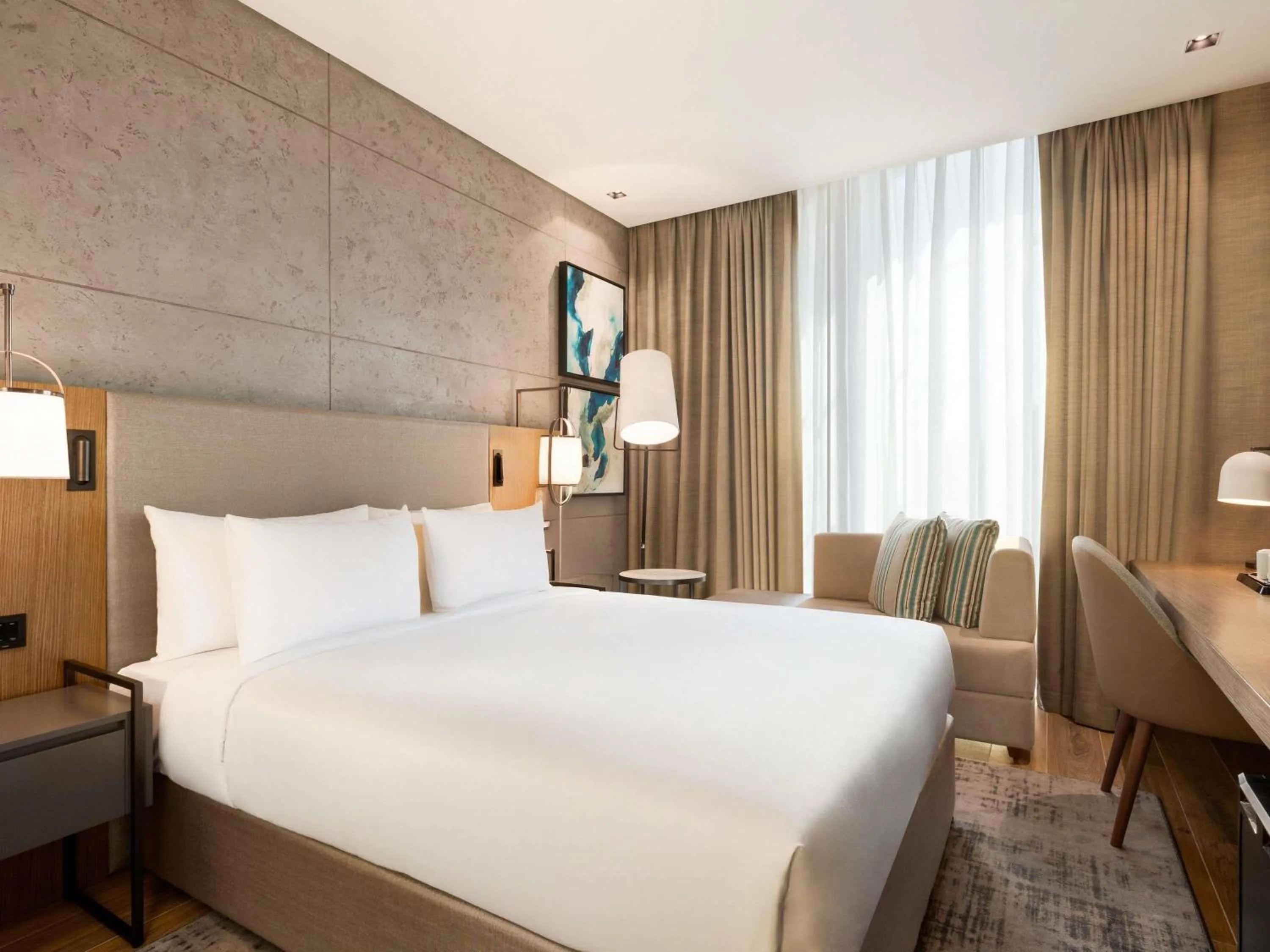 Bedroom, Bed in Mercure Dubai Gold District