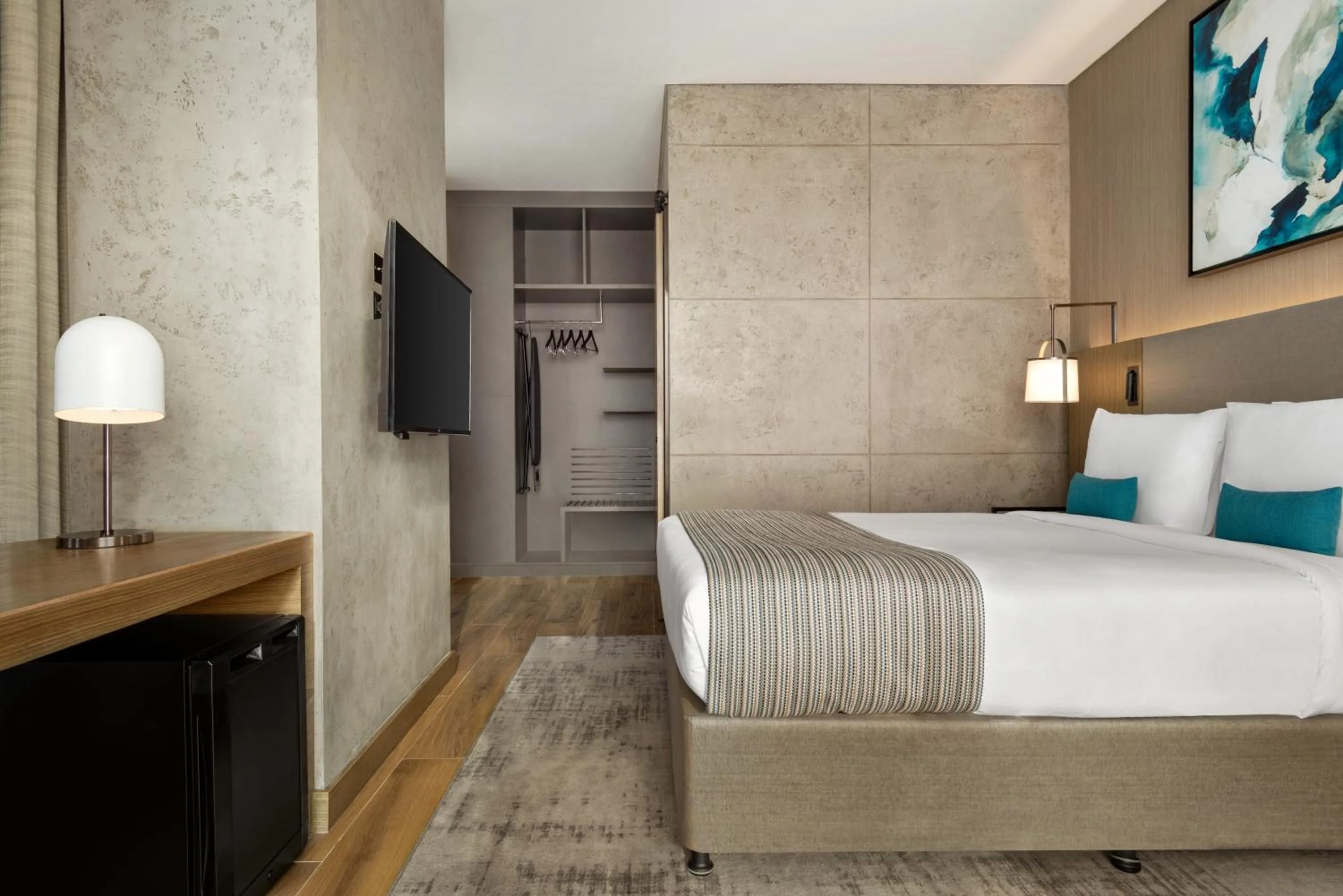 Bedroom, Bed in Mercure Dubai Gold District