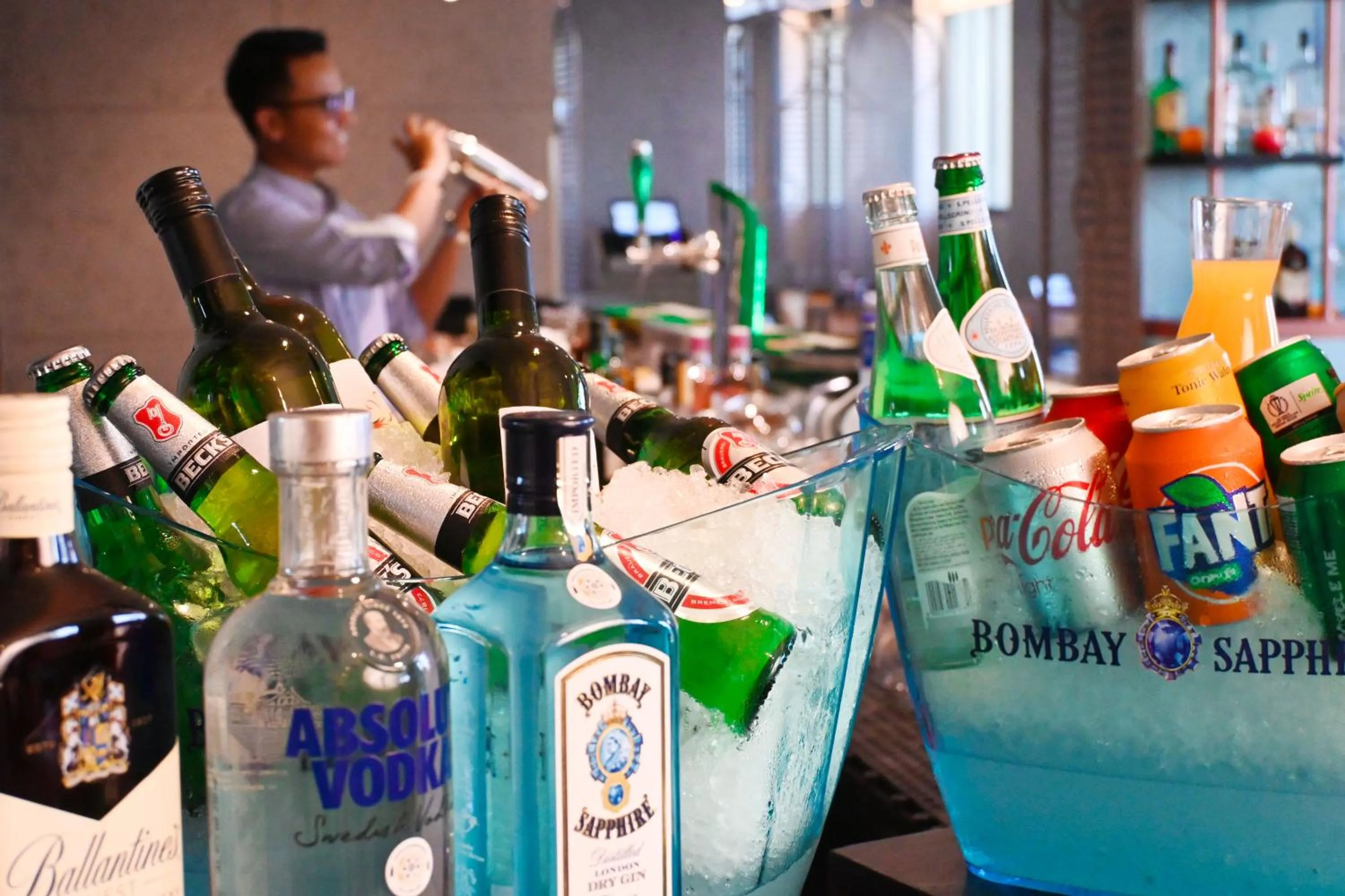 Lounge or bar in Mercure Dubai Gold District