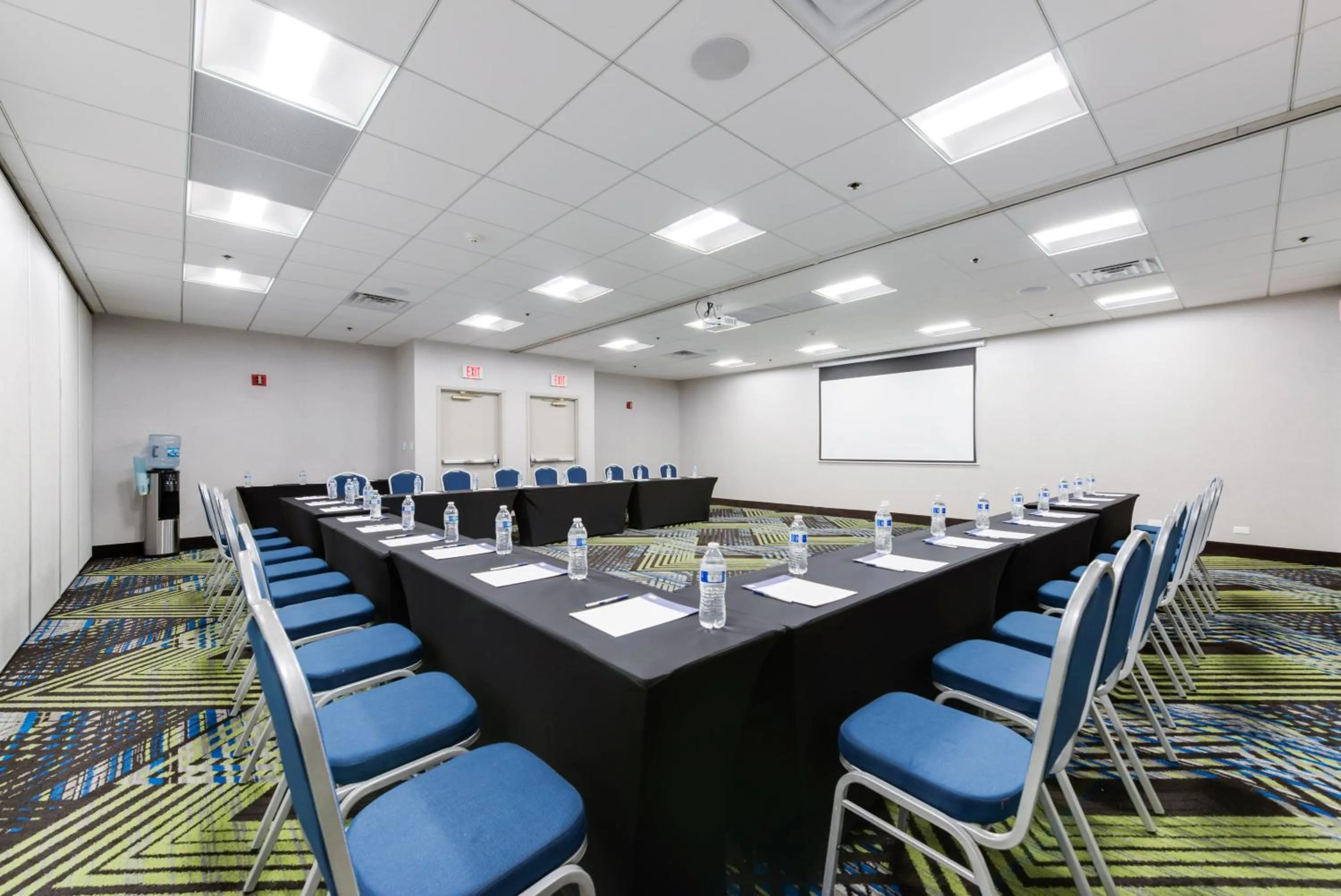 Meeting/conference room in Holiday Inn Express Naperville by IHG