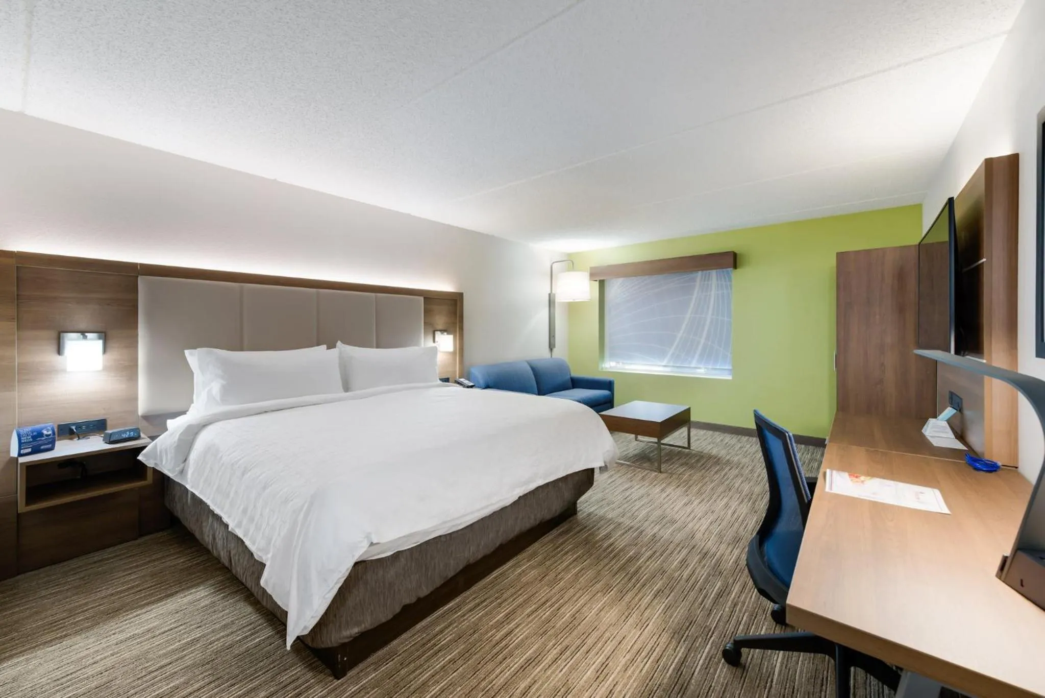 Photo of the whole room, Bed in Holiday Inn Express Naperville by IHG