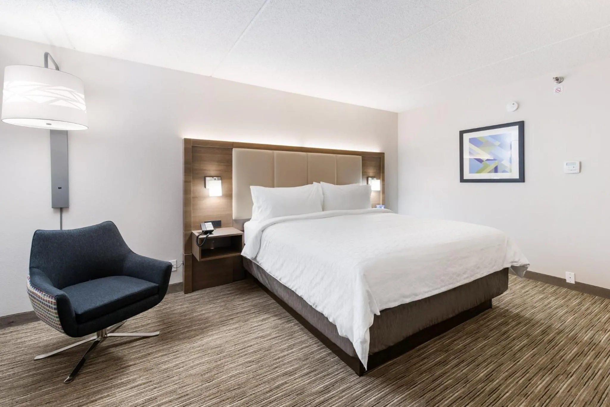 Photo of the whole room, Bed in Holiday Inn Express Naperville by IHG