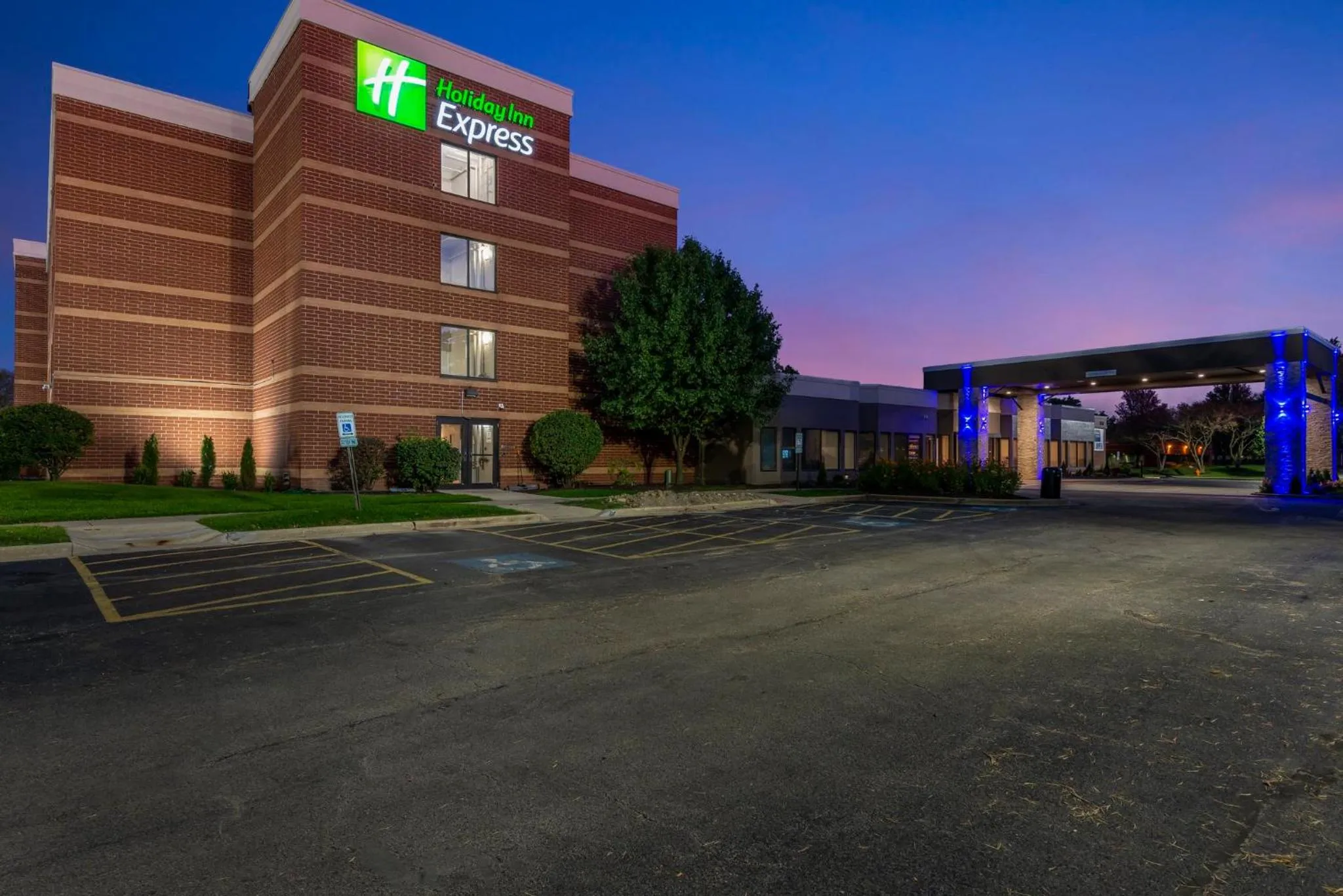 Property building in Holiday Inn Express Naperville by IHG