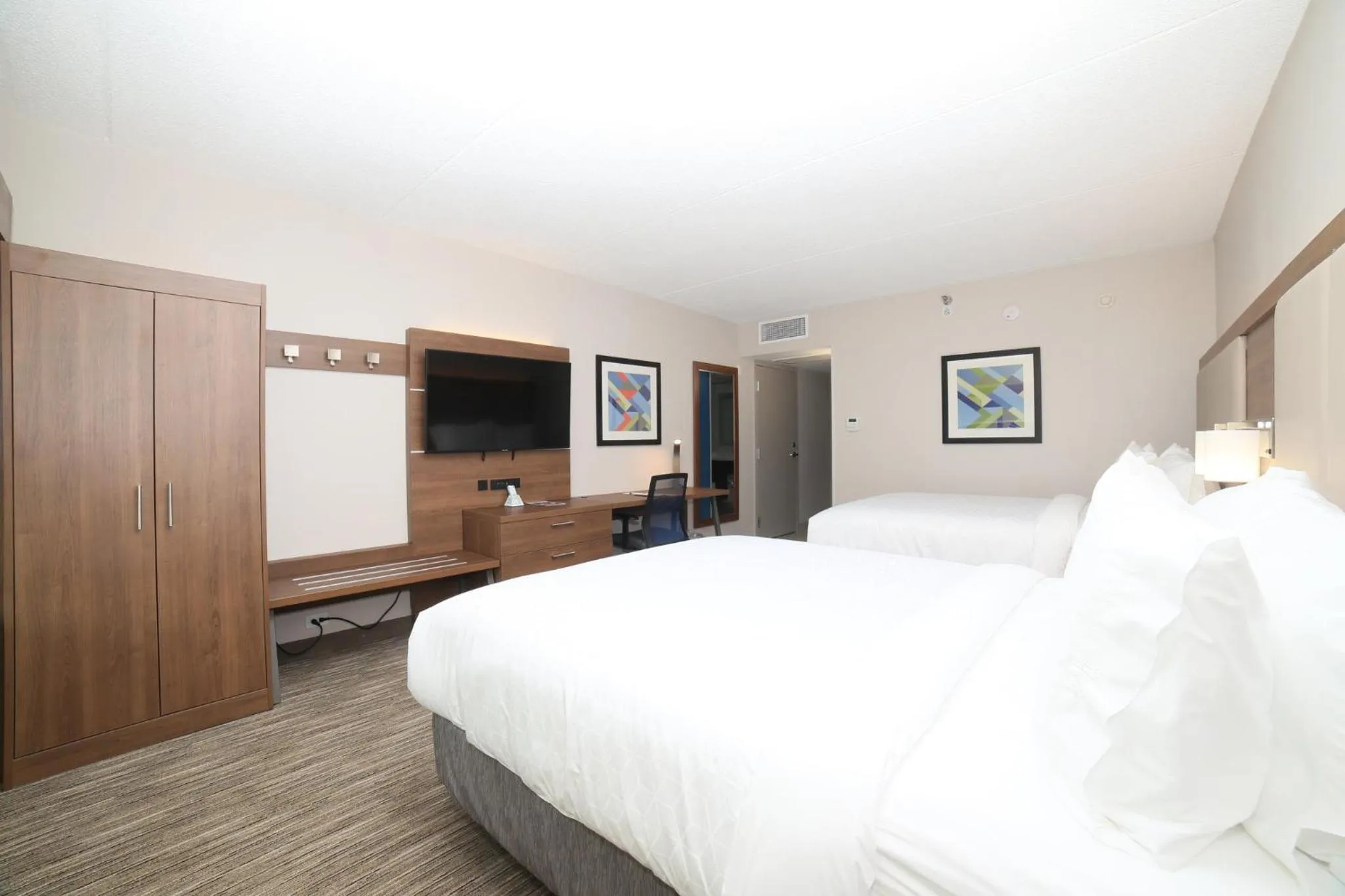 Photo of the whole room, Bed in Holiday Inn Express Naperville by IHG