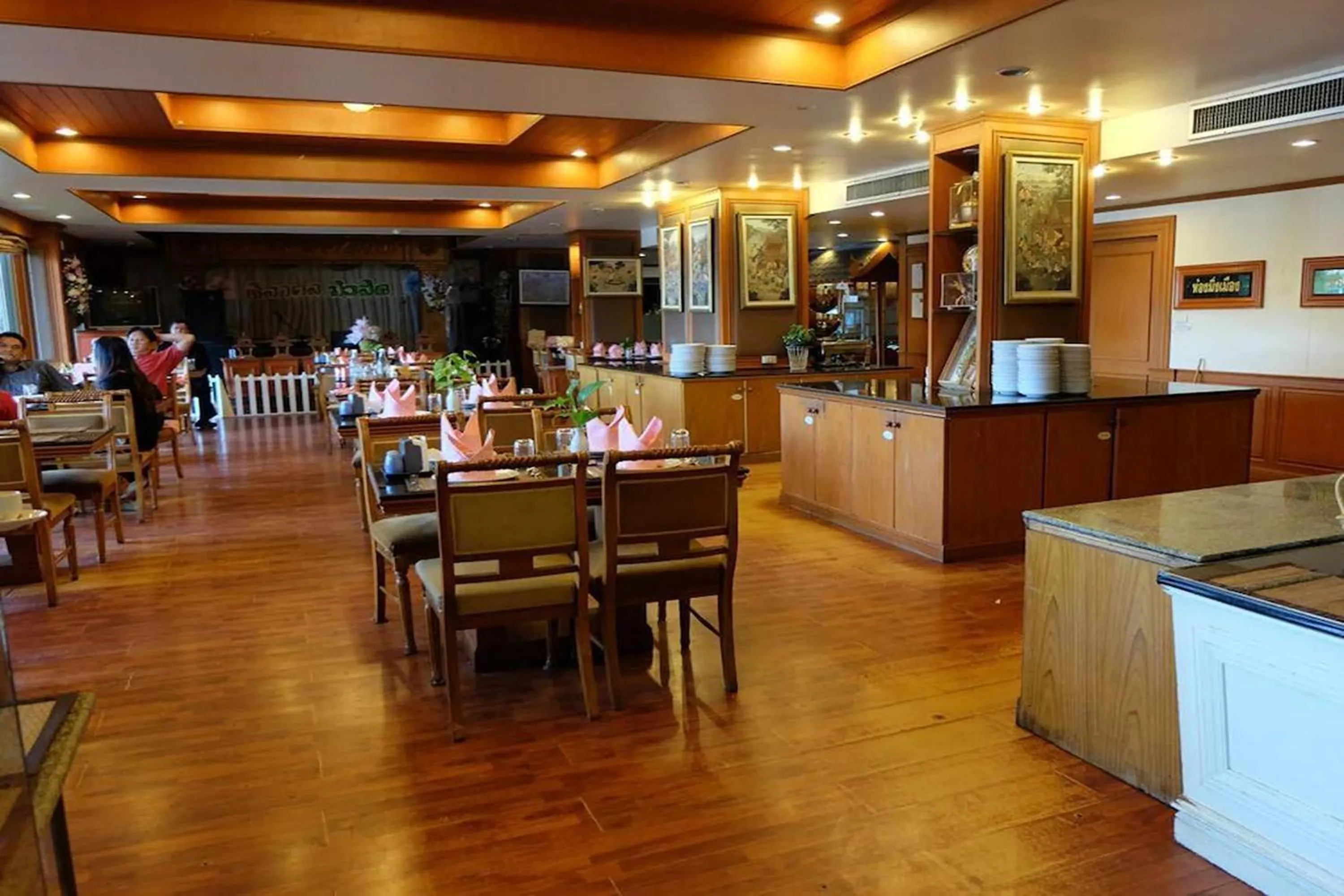 Restaurant/places to eat in Taksila Hotel
