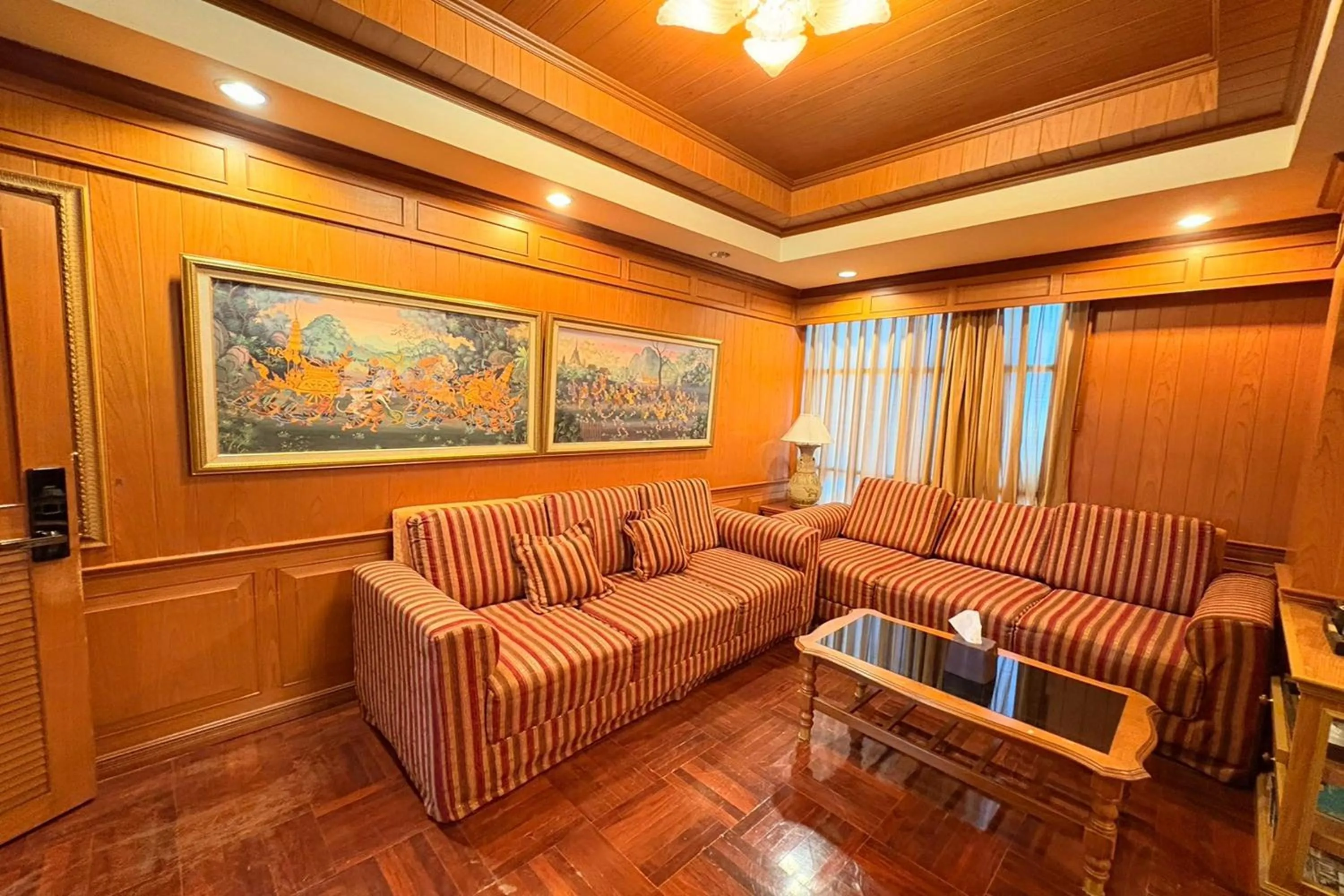 Living room in Taksila Hotel