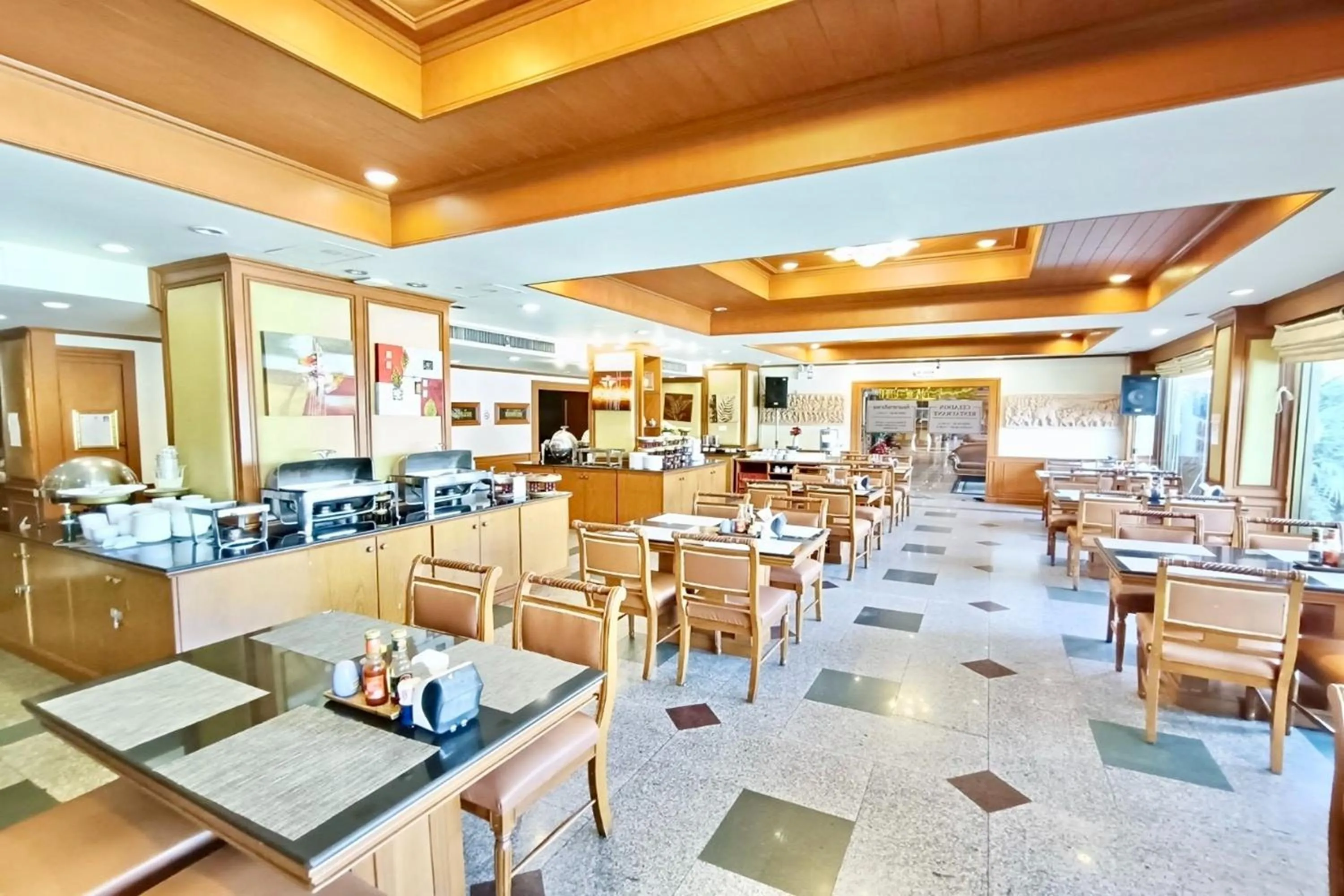 Restaurant/places to eat in Taksila Hotel