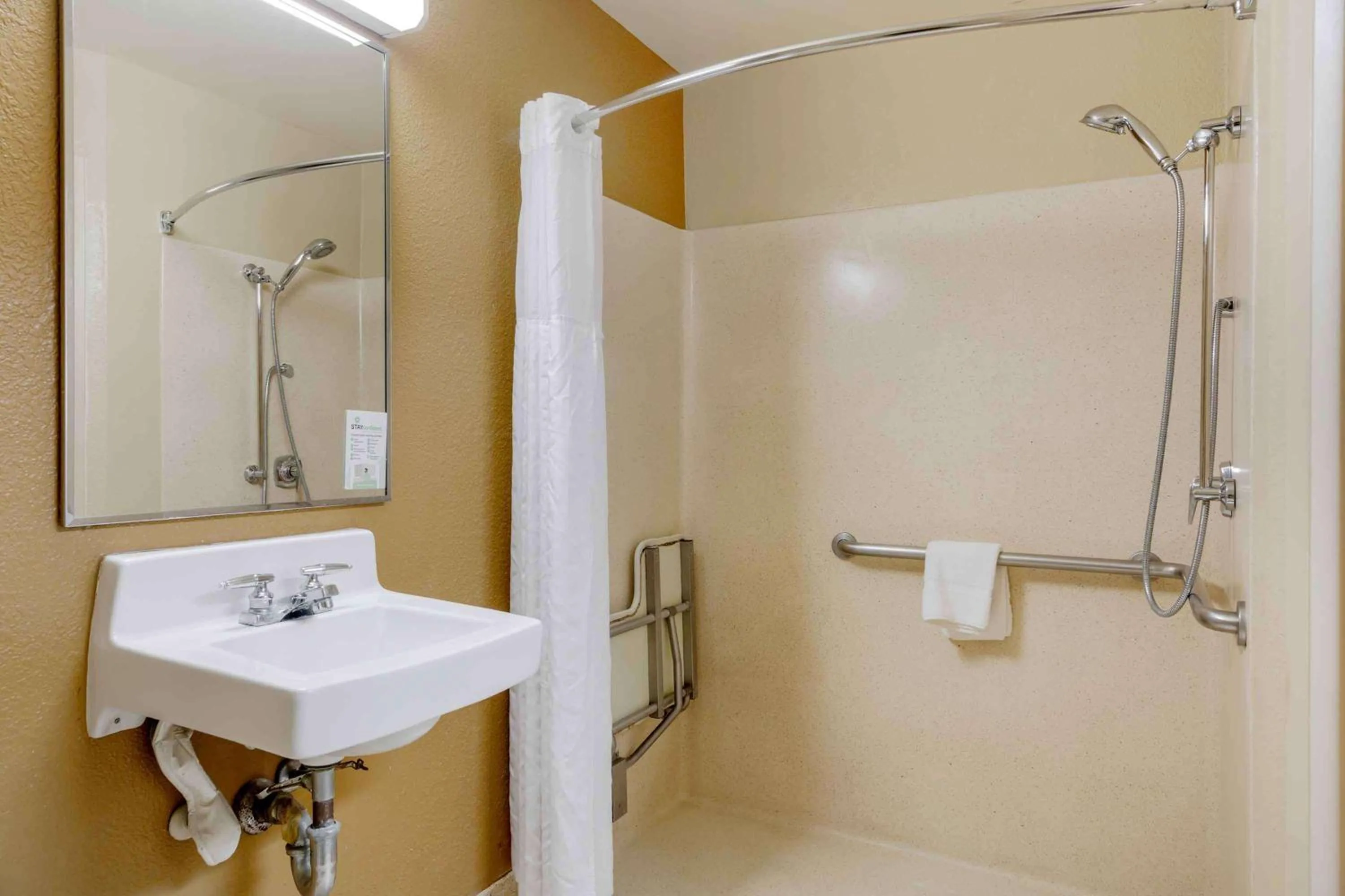 Bathroom in Extended Stay America Suites - Buffalo - Airport
