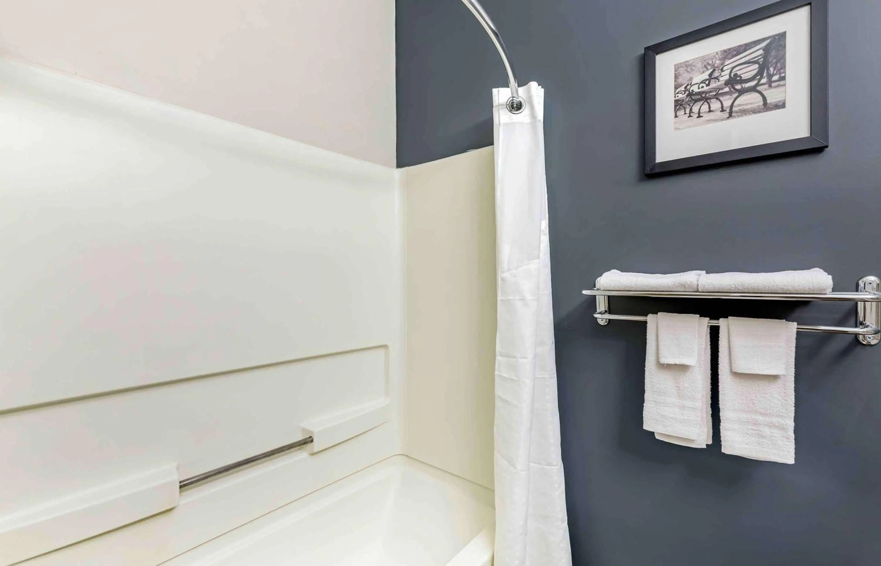 Bathroom in Extended Stay America Suites - Buffalo - Airport