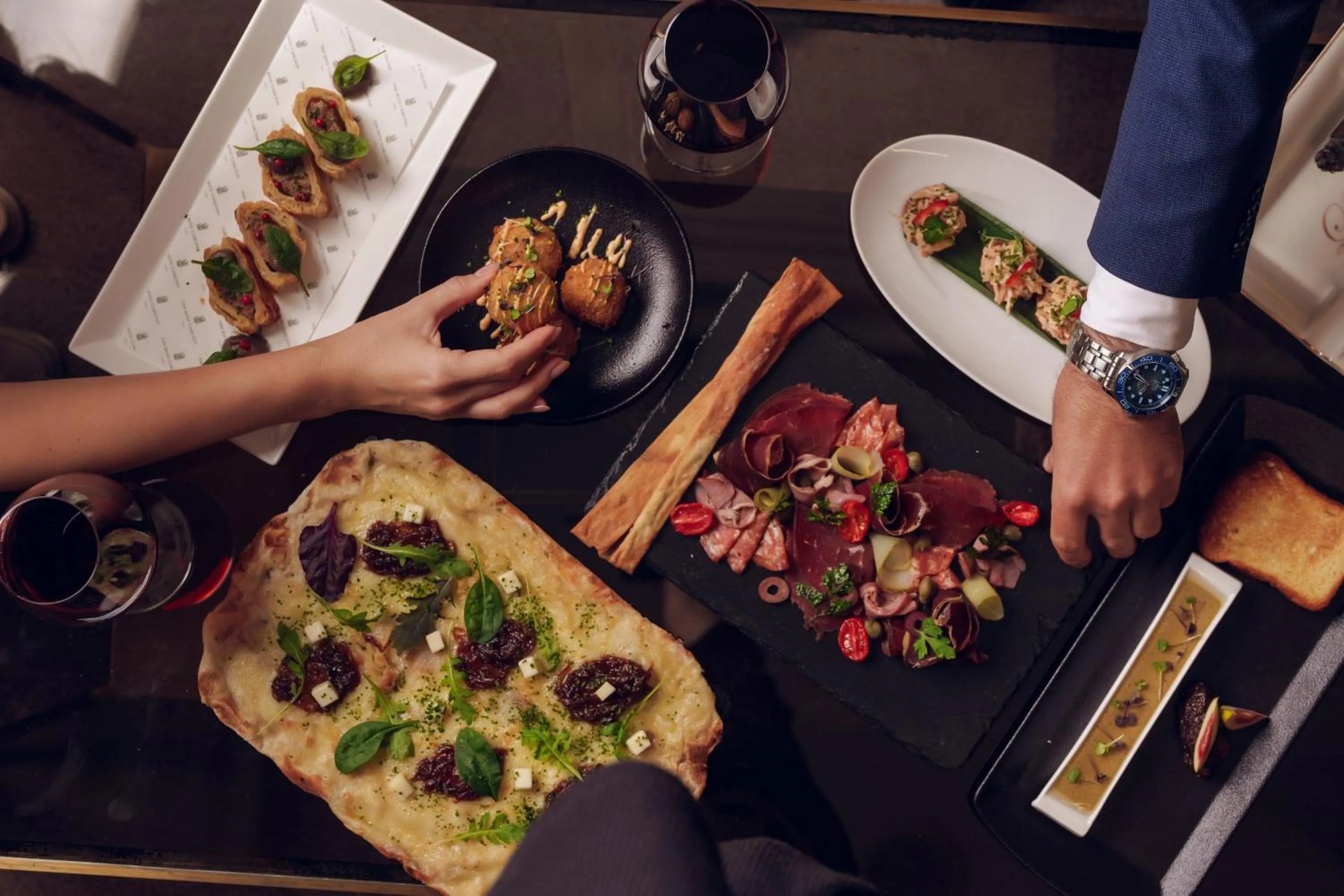 Lounge or bar in The Ritz-Carlton, Dubai