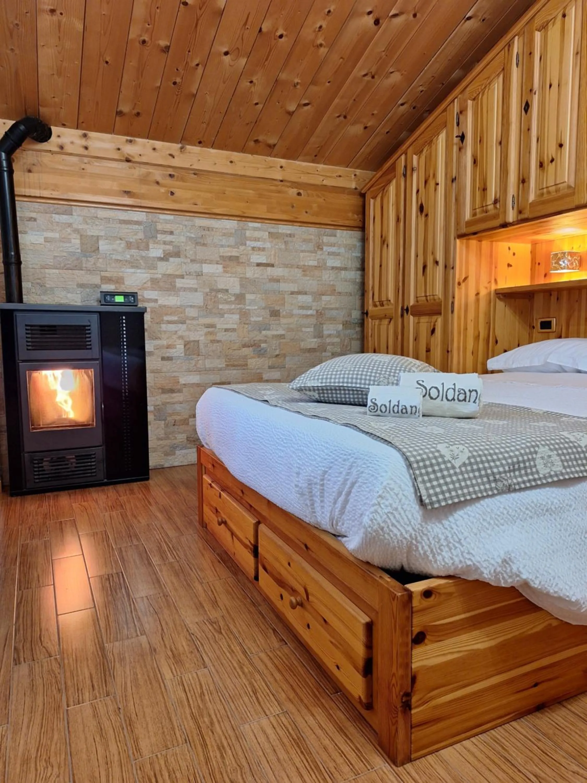 Bed in B&B La Soldanella