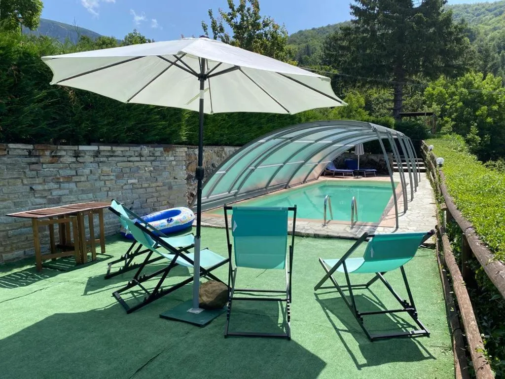 Pool view in B&B La Soldanella