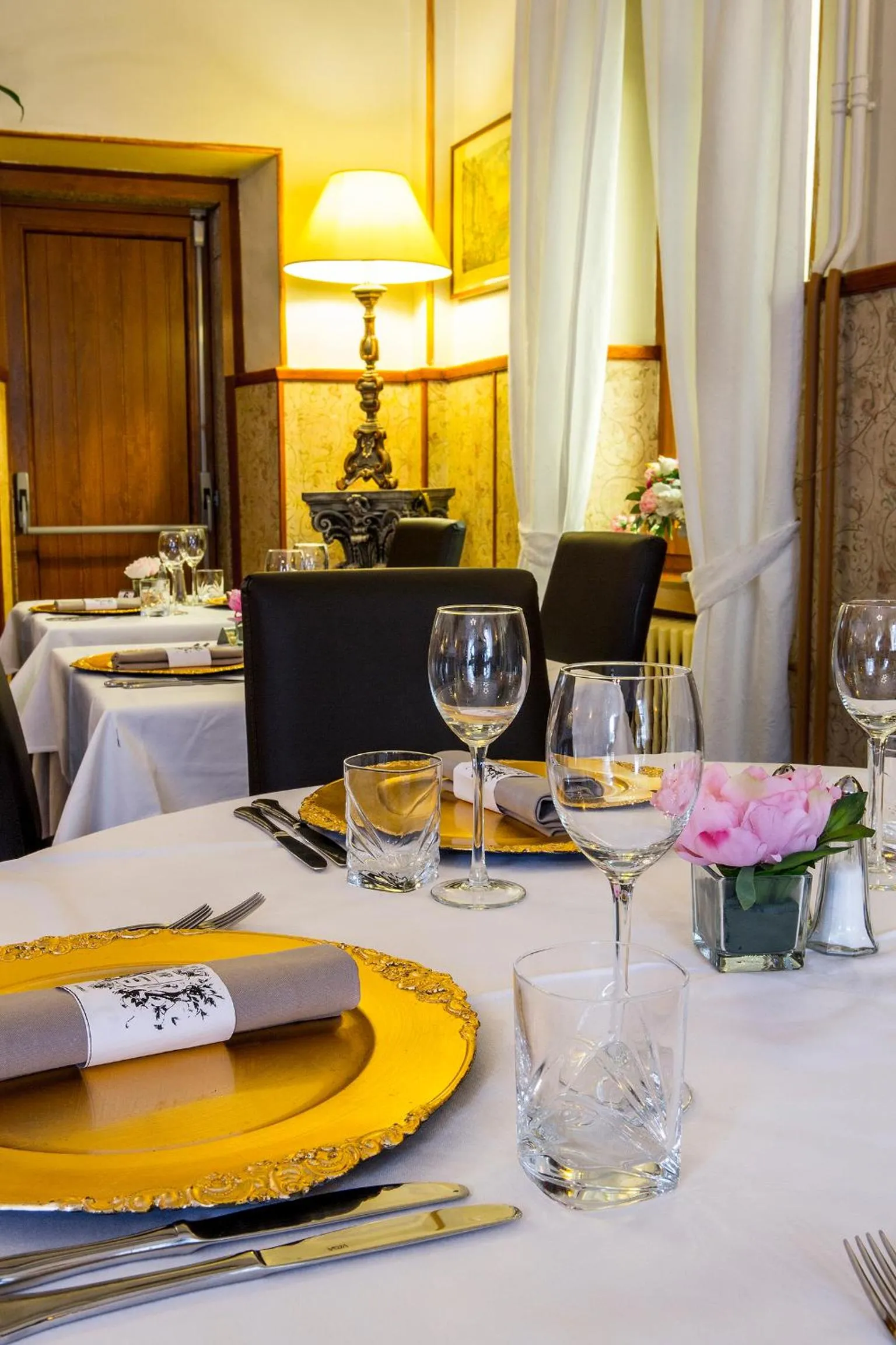 Decorative detail in Logis Hôtel Restaurant La Tête Des Faux