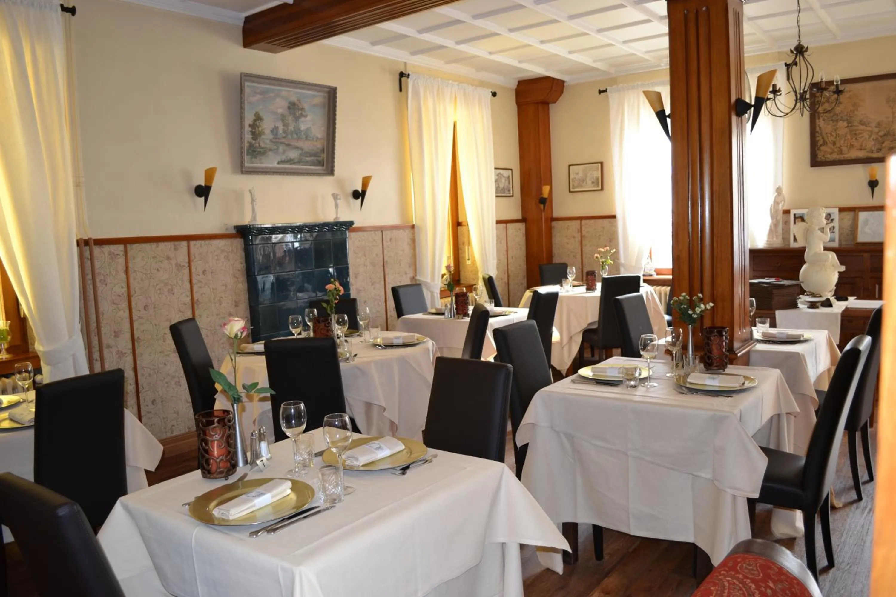 Restaurant/places to eat in Logis Hôtel Restaurant La Tête Des Faux