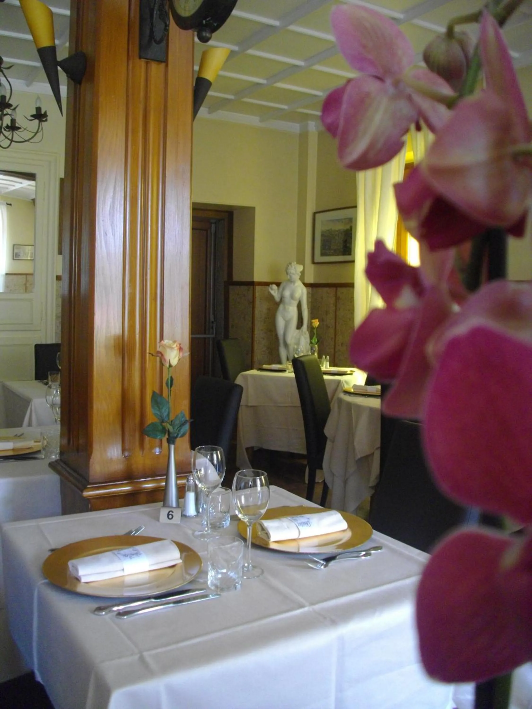 Decorative detail in Logis Hôtel Restaurant La Tête Des Faux