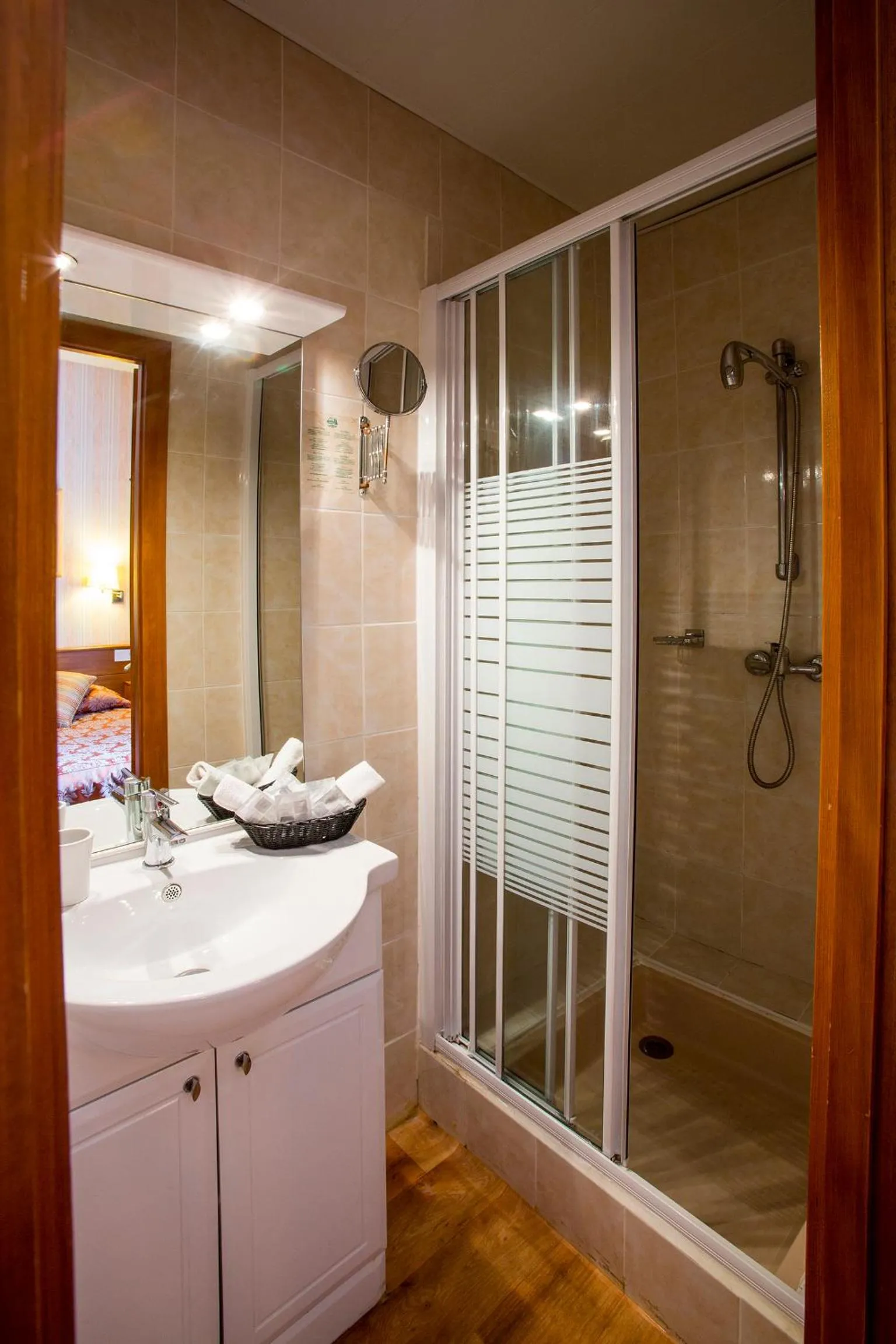 Bathroom in Logis Hôtel Restaurant La Tête Des Faux