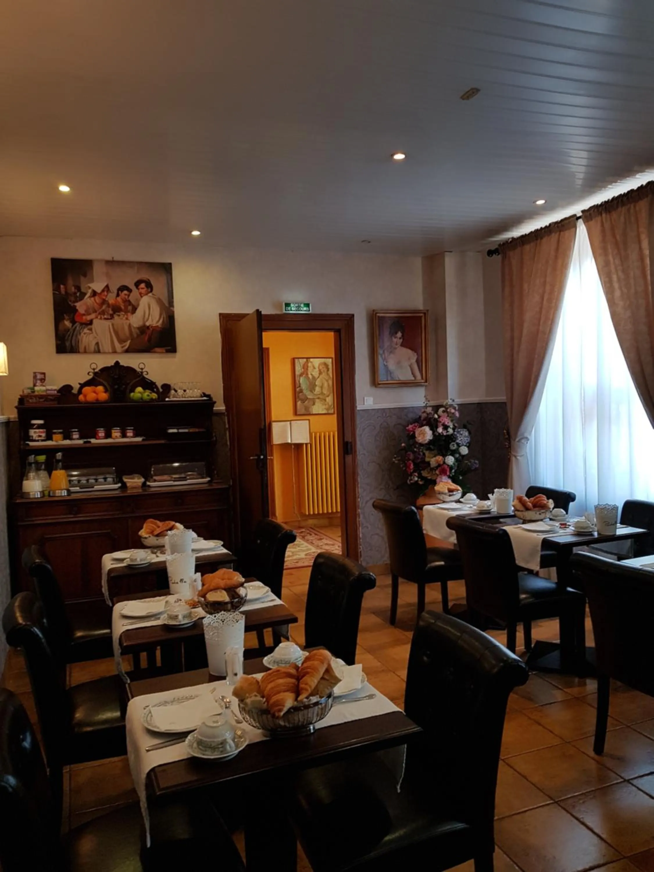 Restaurant/places to eat in Logis Hôtel Restaurant La Tête Des Faux