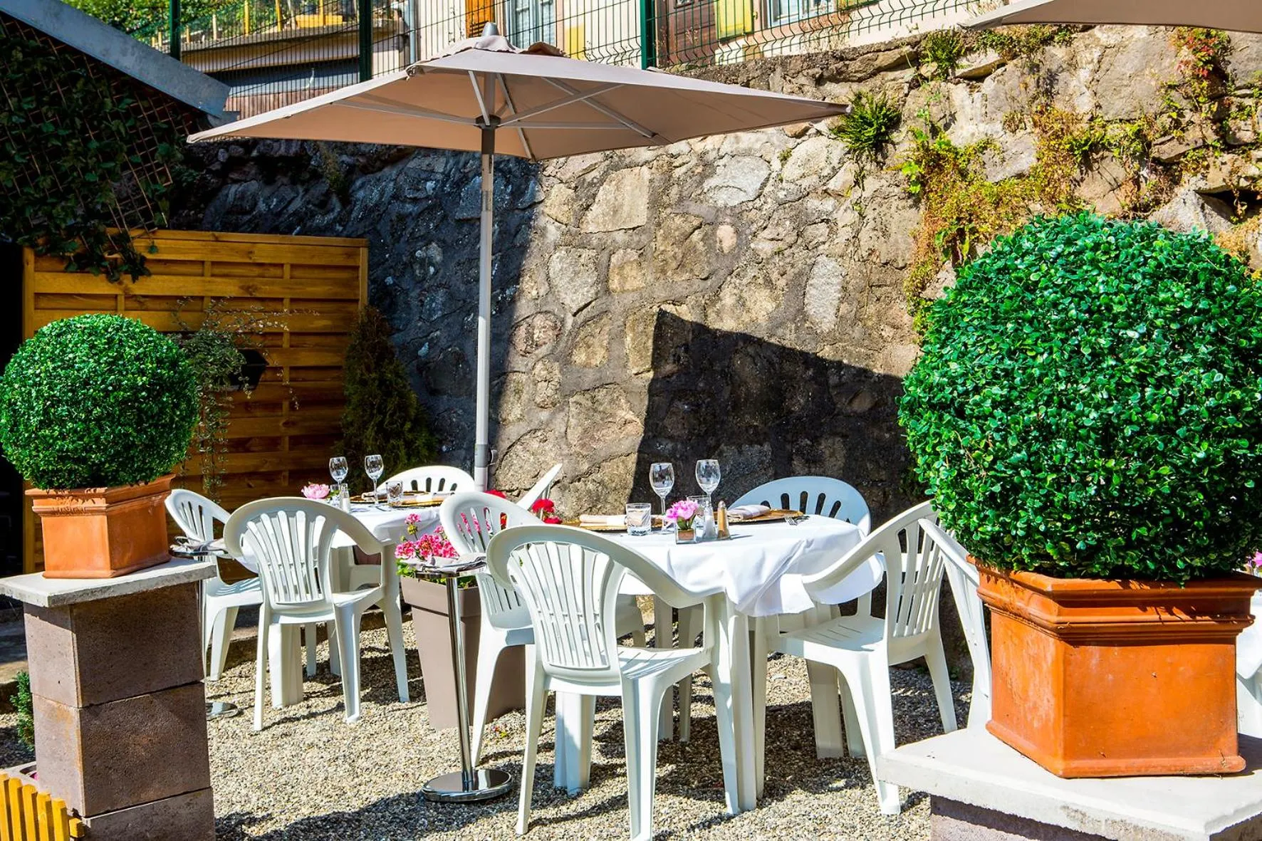 Balcony/Terrace in Logis Hôtel Restaurant La Tête Des Faux