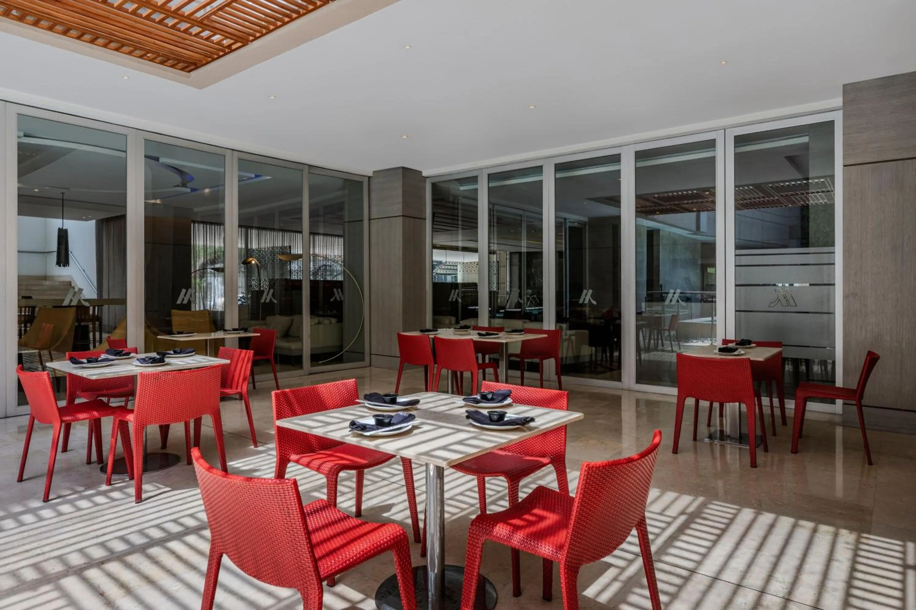 Restaurant/places to eat in Cali Marriott Hotel