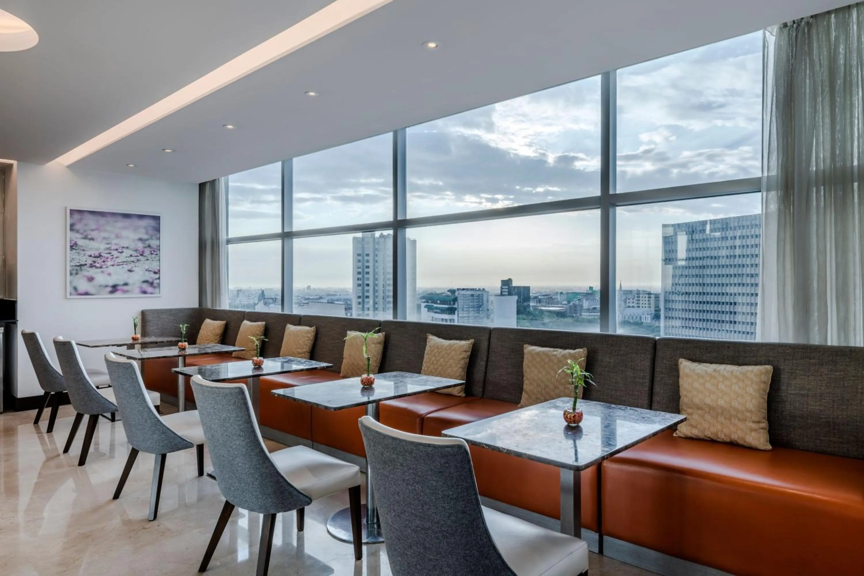 Lounge or bar in Cali Marriott Hotel