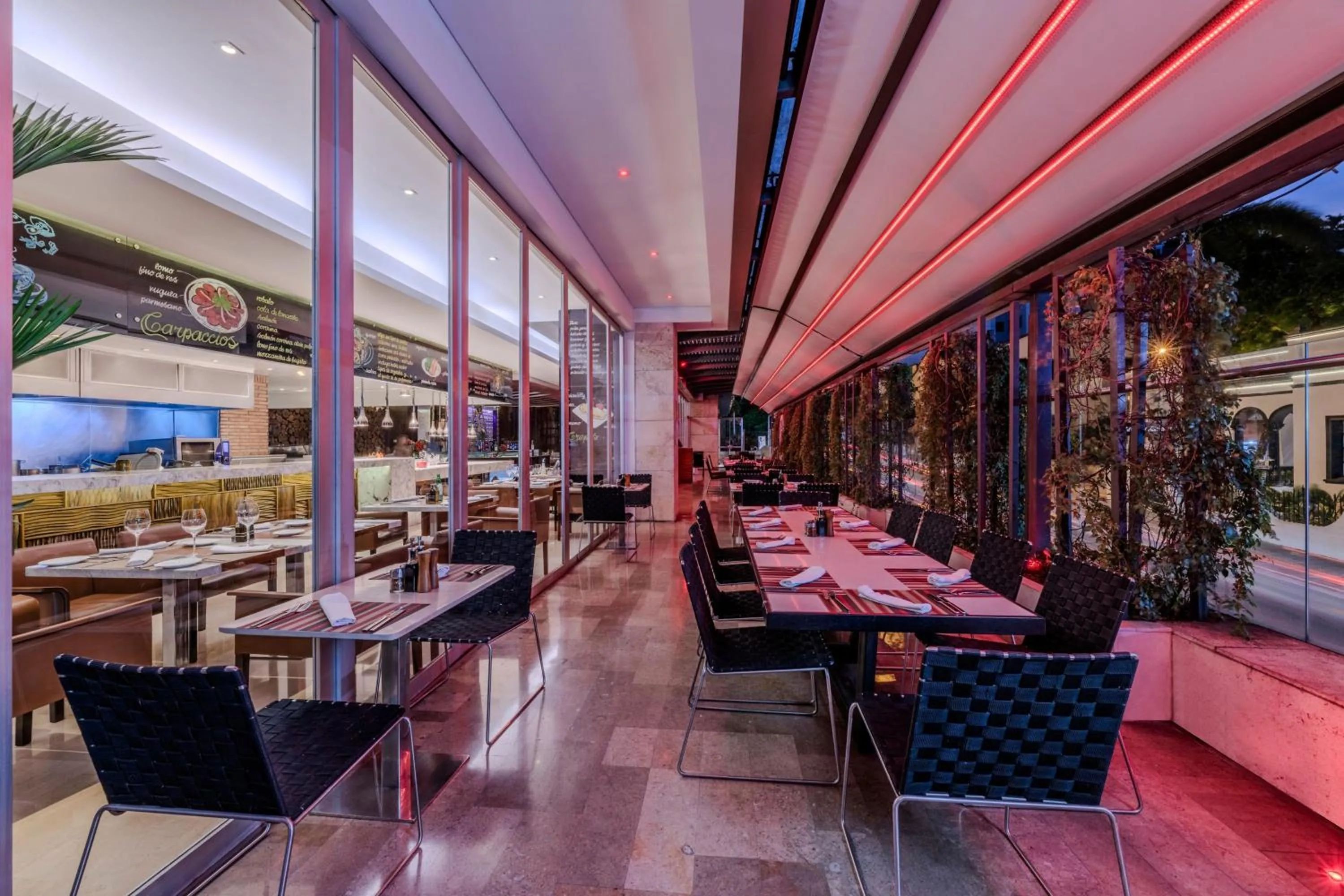 Restaurant/places to eat in Cali Marriott Hotel