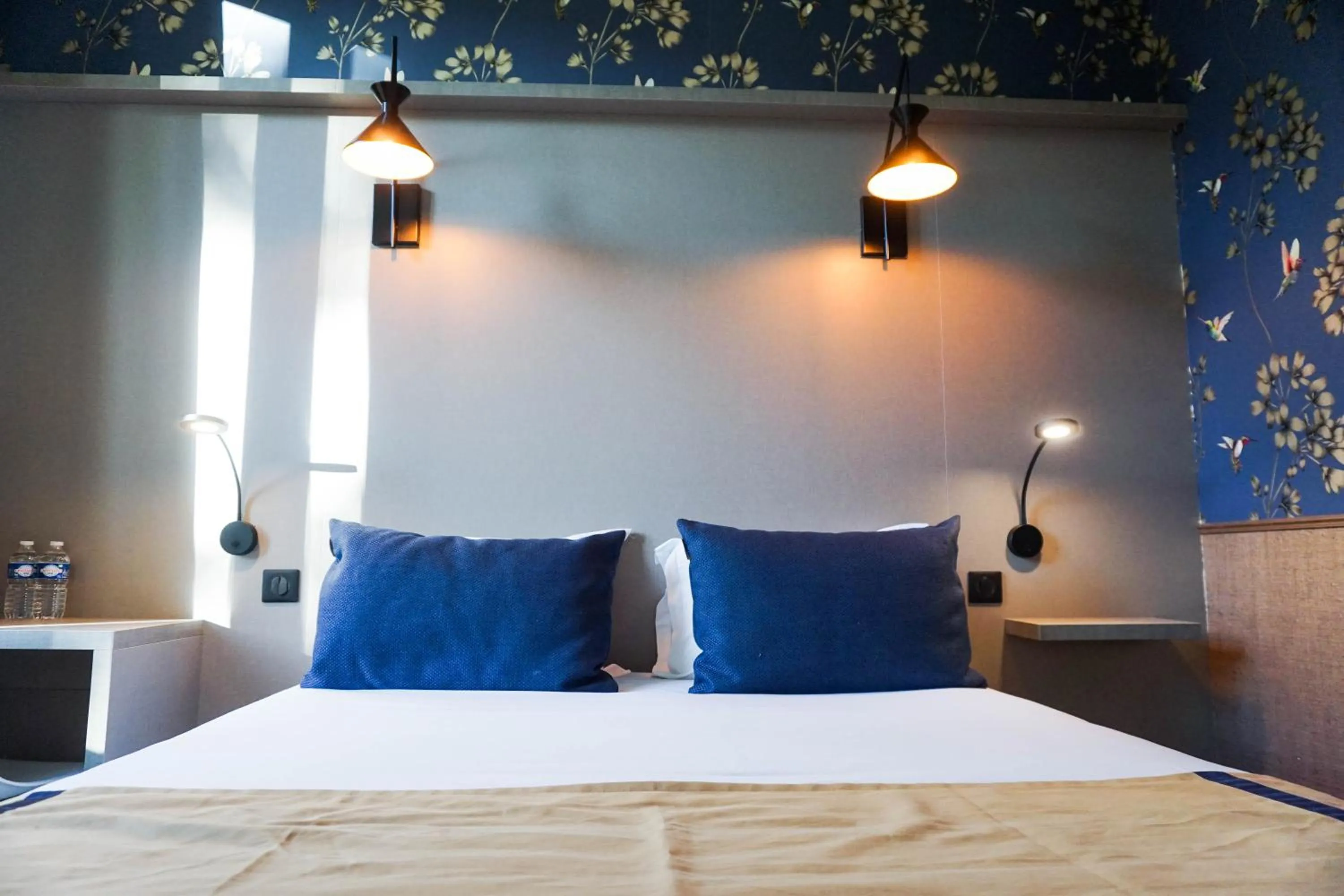 Bed in Villa Pruly Hotel Cannes Centre