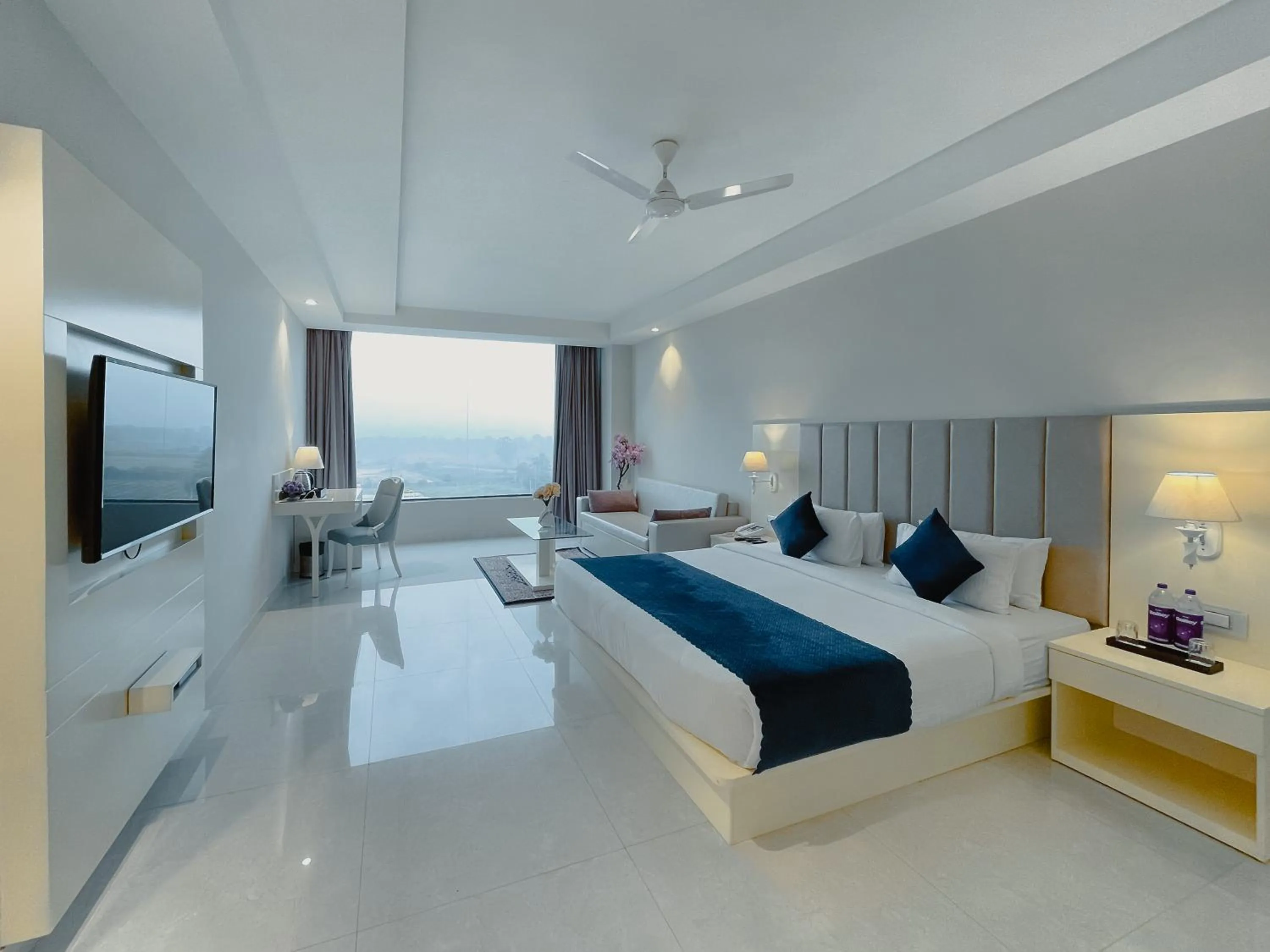 Photo of the whole room, Bed in Royal Orbit