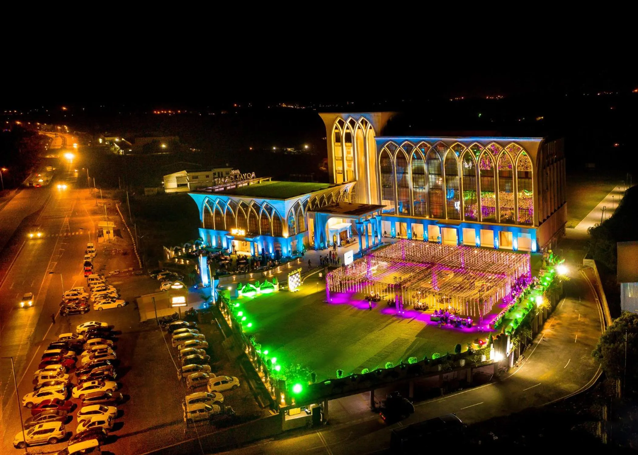 Facade/entrance in Royal Orbit