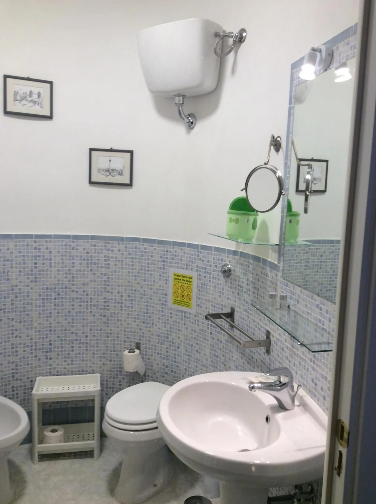 Bathroom in Luiza Vatican House