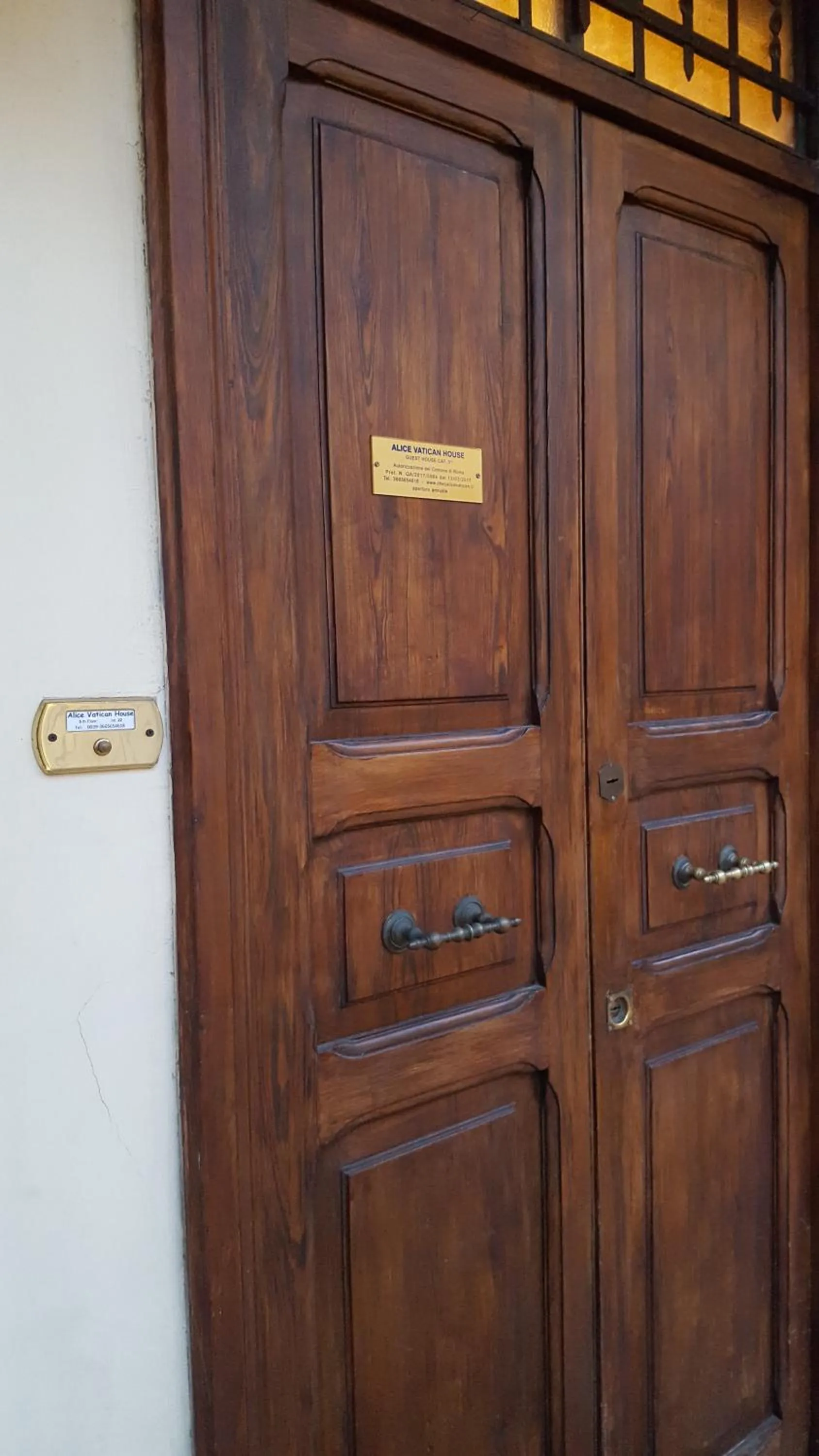 Facade/entrance in Luiza Vatican House