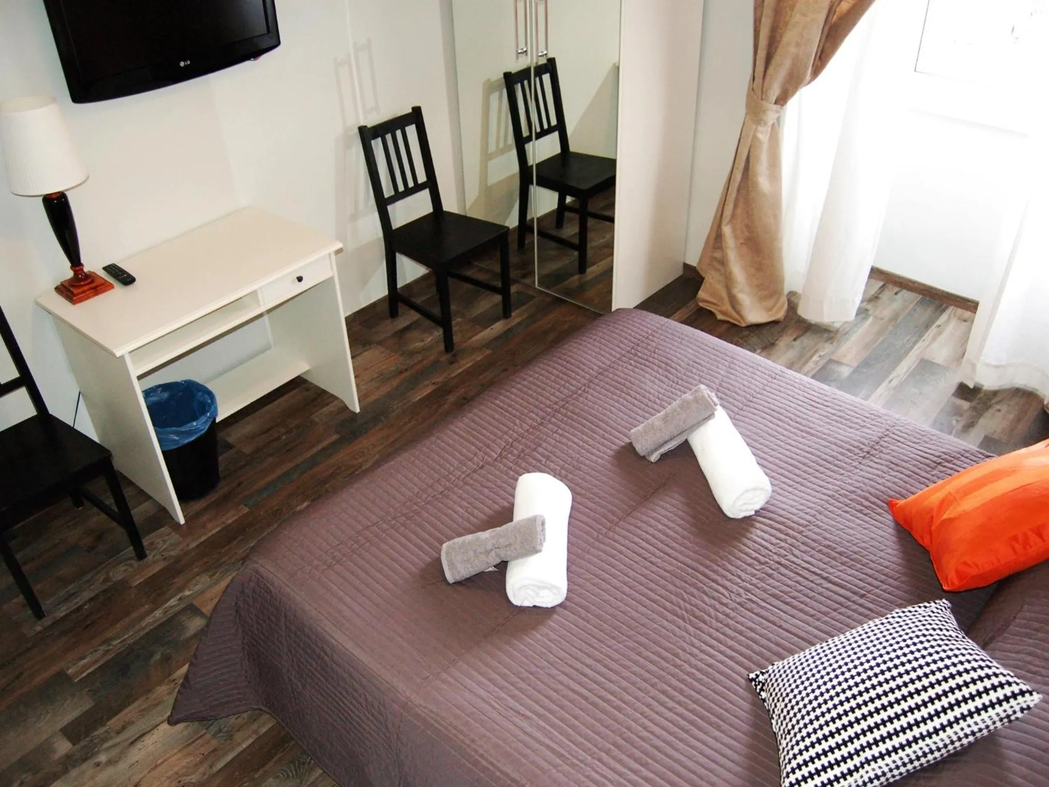 Bedroom, Bed in Luiza Vatican House