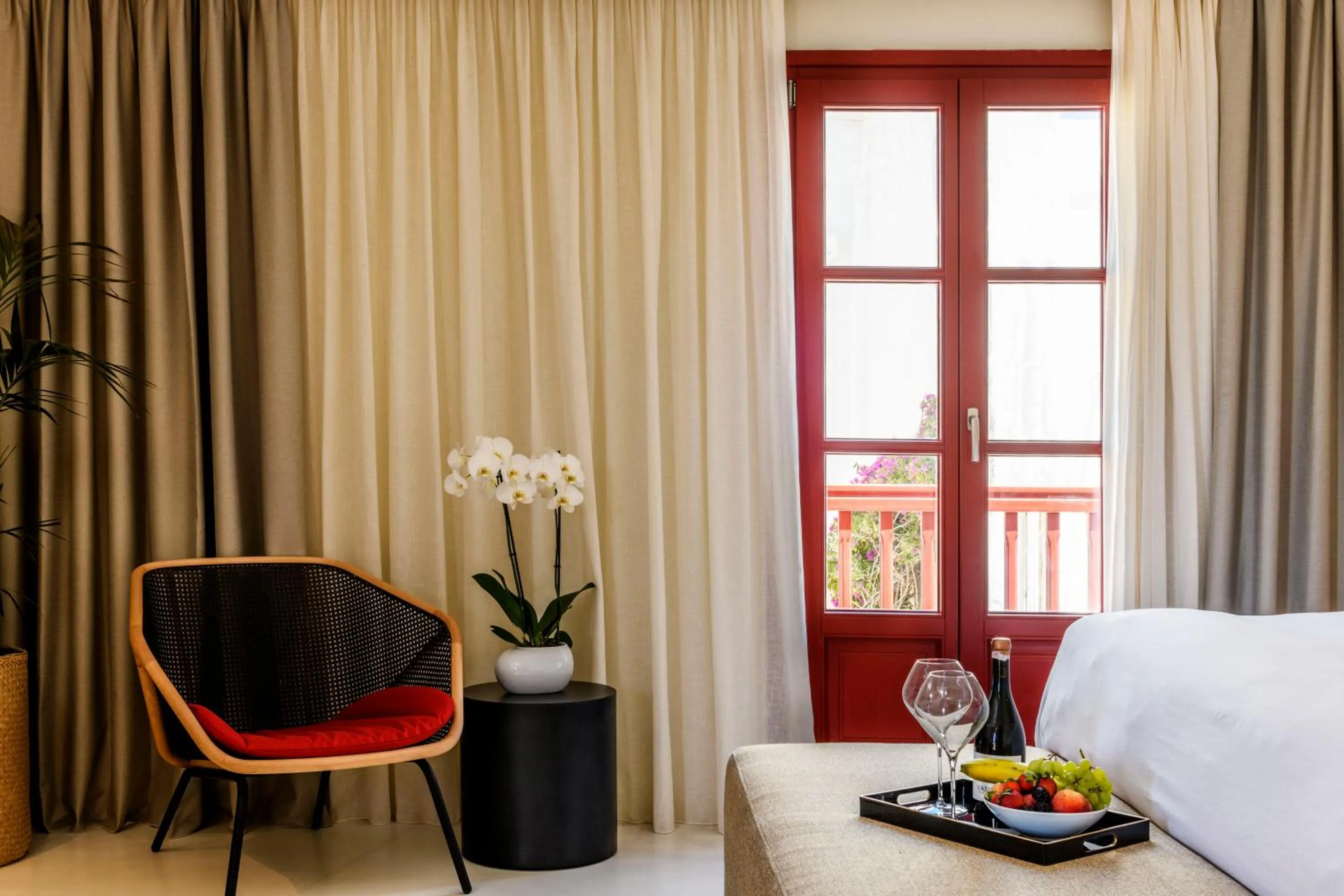 Seating area, Bed in Mykonos Gem