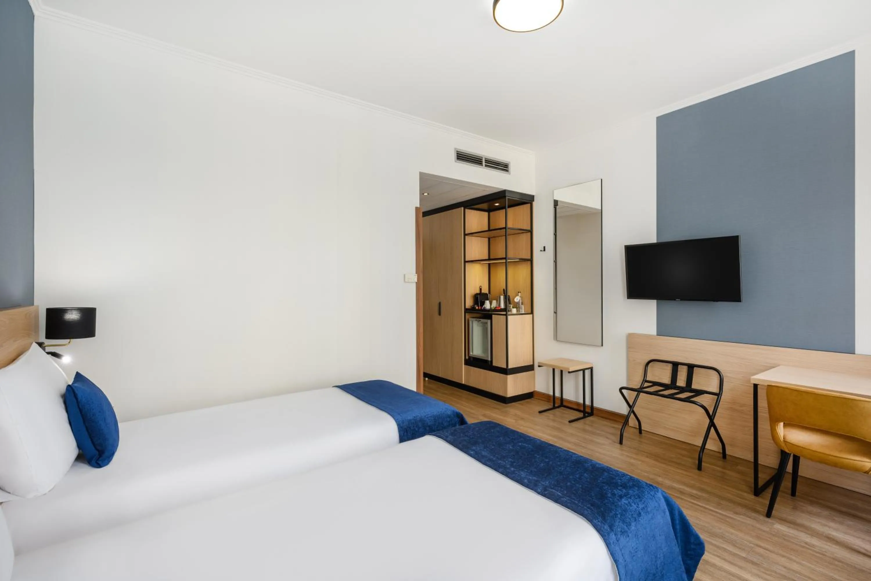 TV and multimedia, Bed in Hotel Bristol Budapest