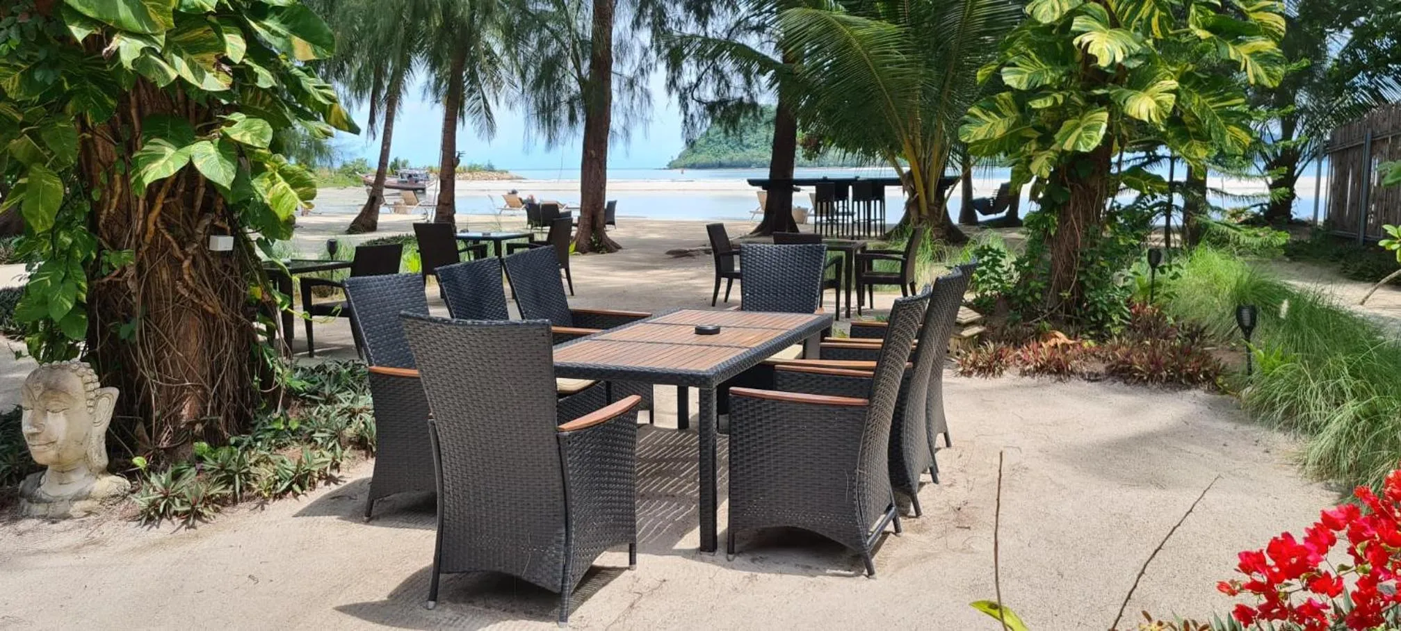 Restaurant/places to eat in Angkana Bungalows adults only