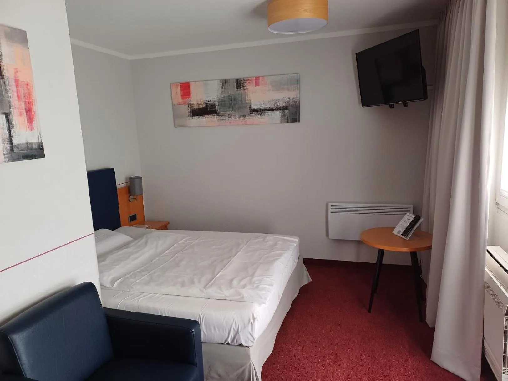 Photo of the whole room, Bed in Hotel Schiller