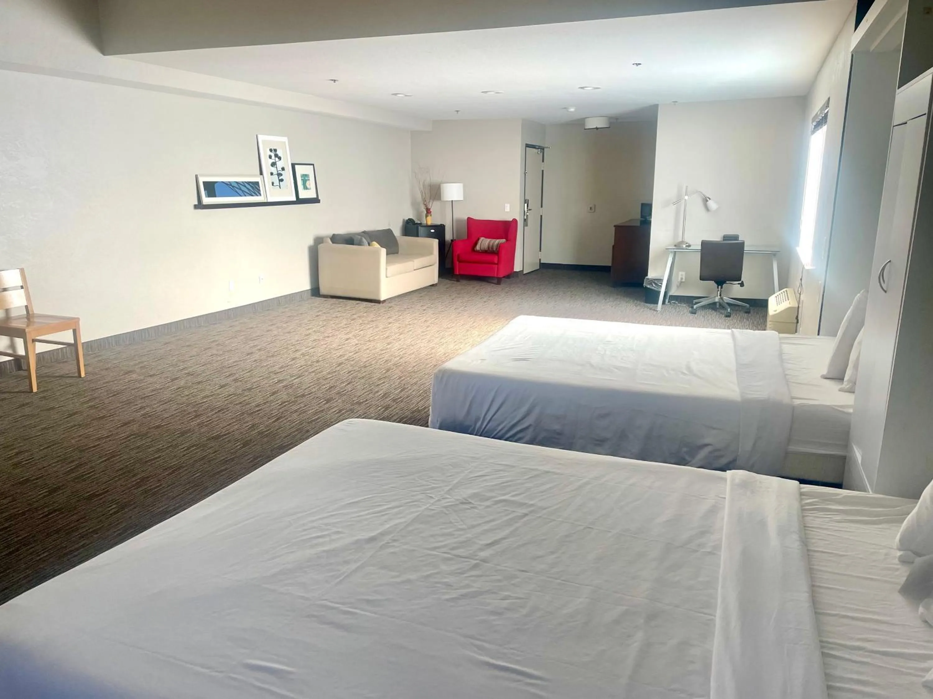 Bedroom, Bed in Country Inn & Suites by Radisson, Bakersfield, CA