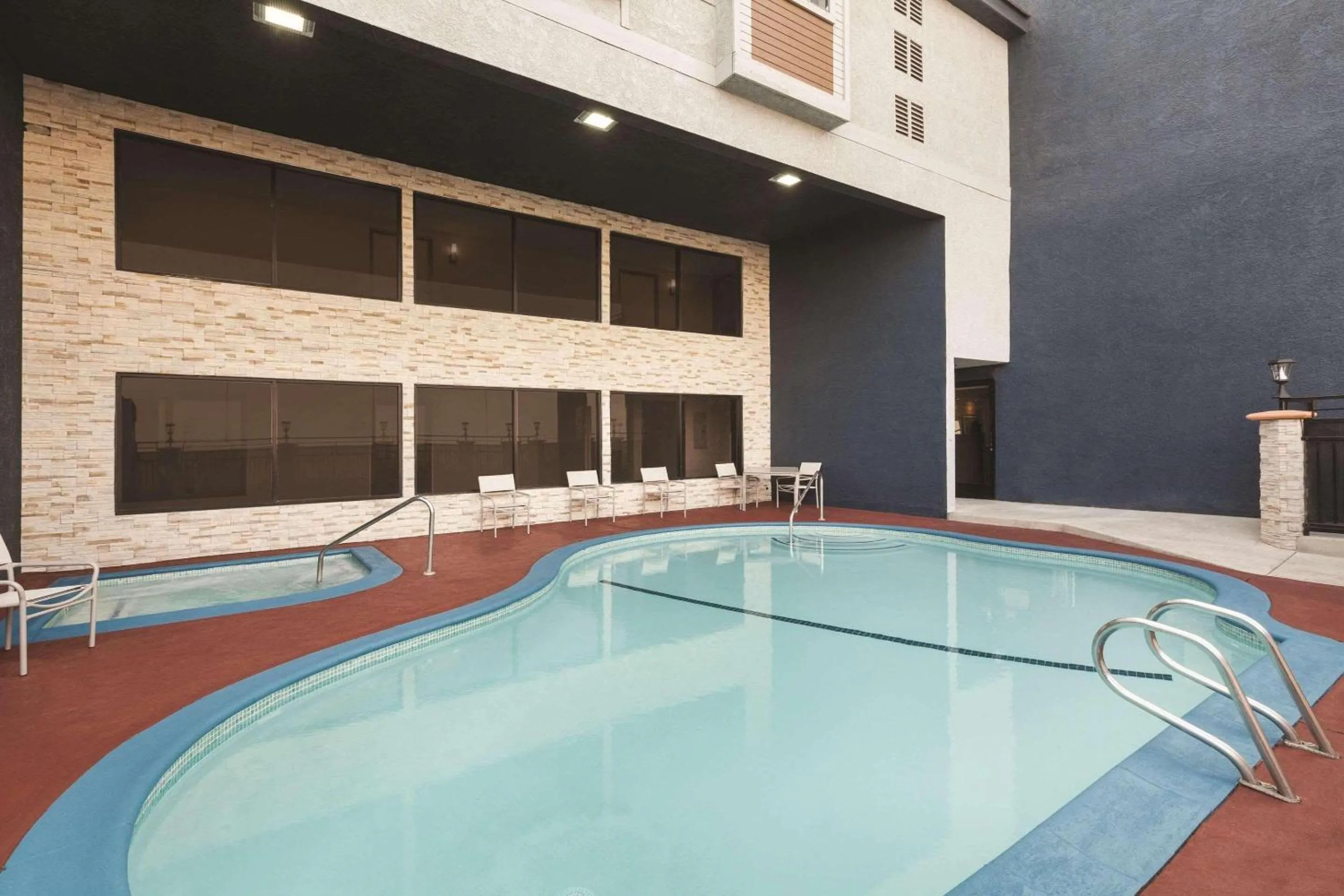 Swimming pool in Country Inn & Suites by Radisson, Bakersfield, CA