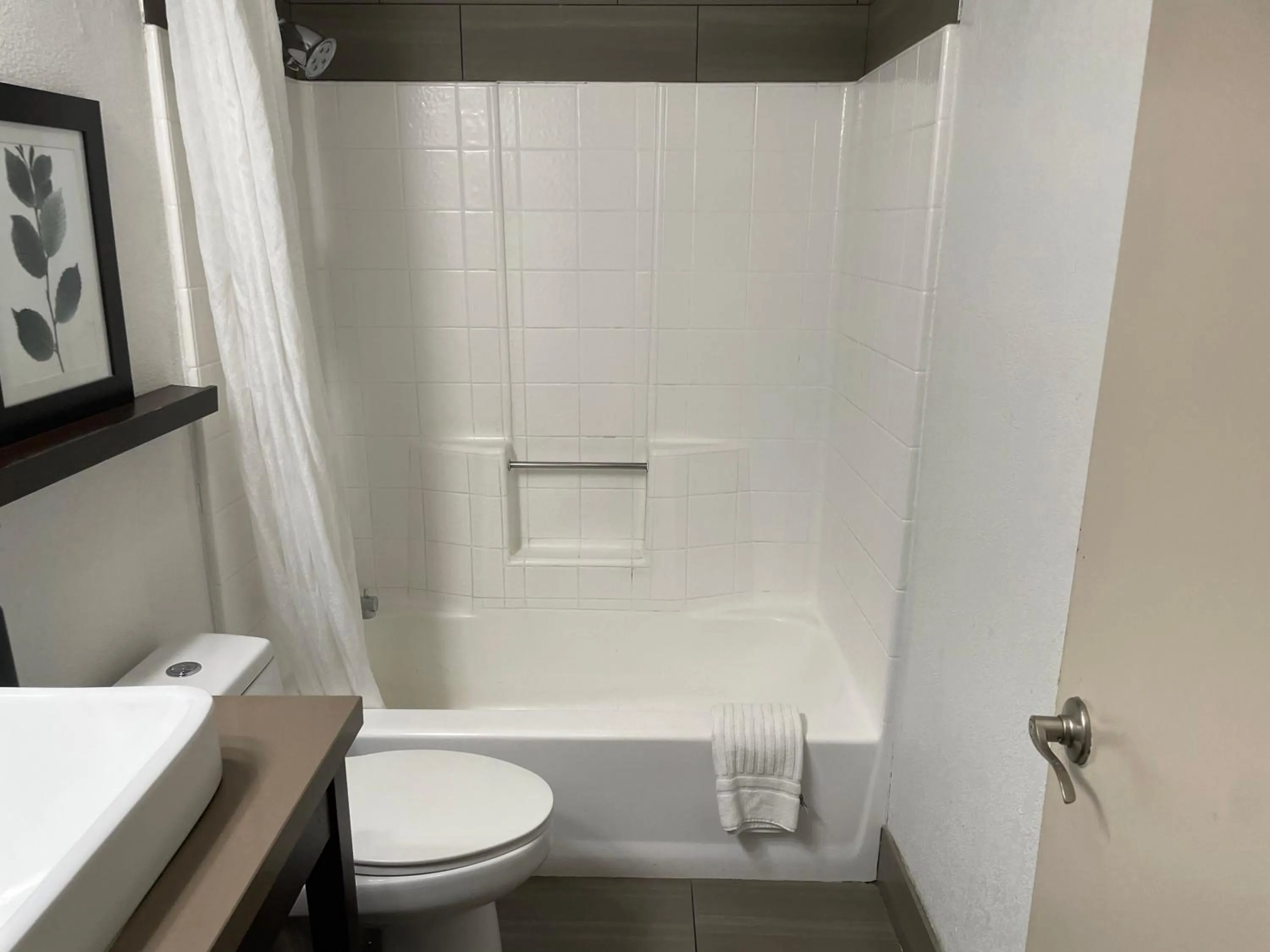 Bathroom in Country Inn & Suites by Radisson, Bakersfield, CA