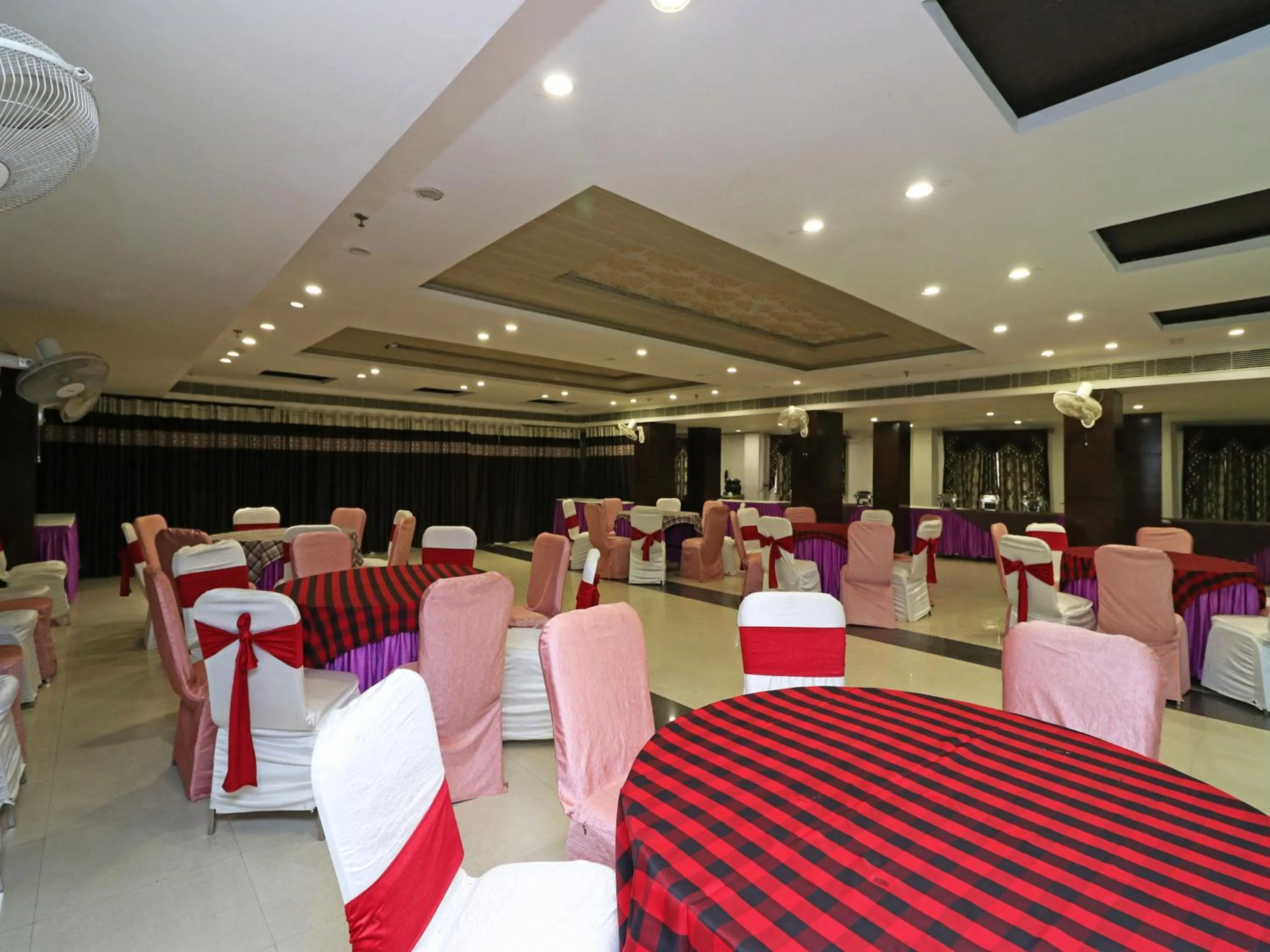 Banquet/Function facilities in Hotel Samovar by Goyal Hoteleirs