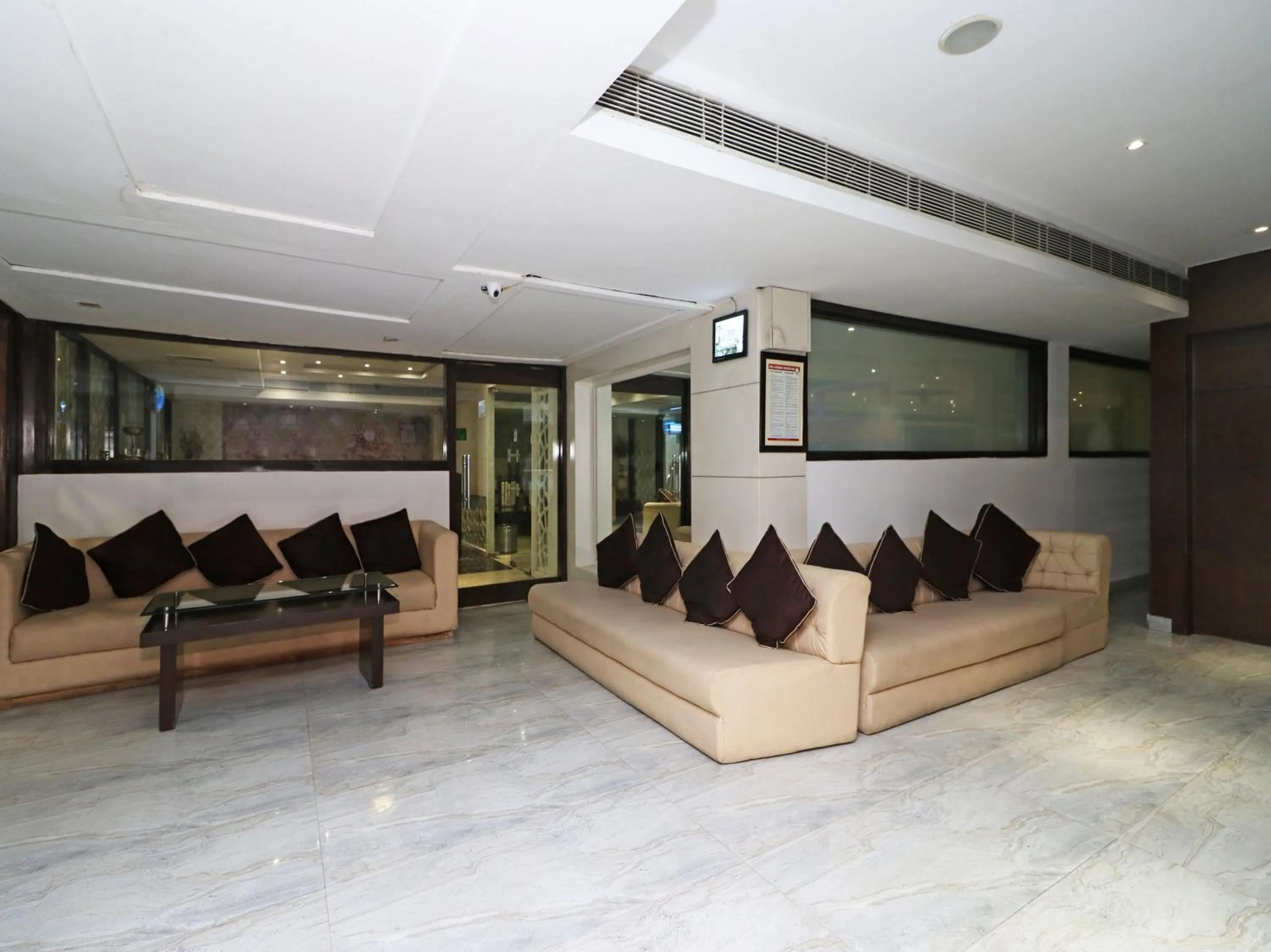 Lobby or reception in Hotel Samovar by Goyal Hoteleirs