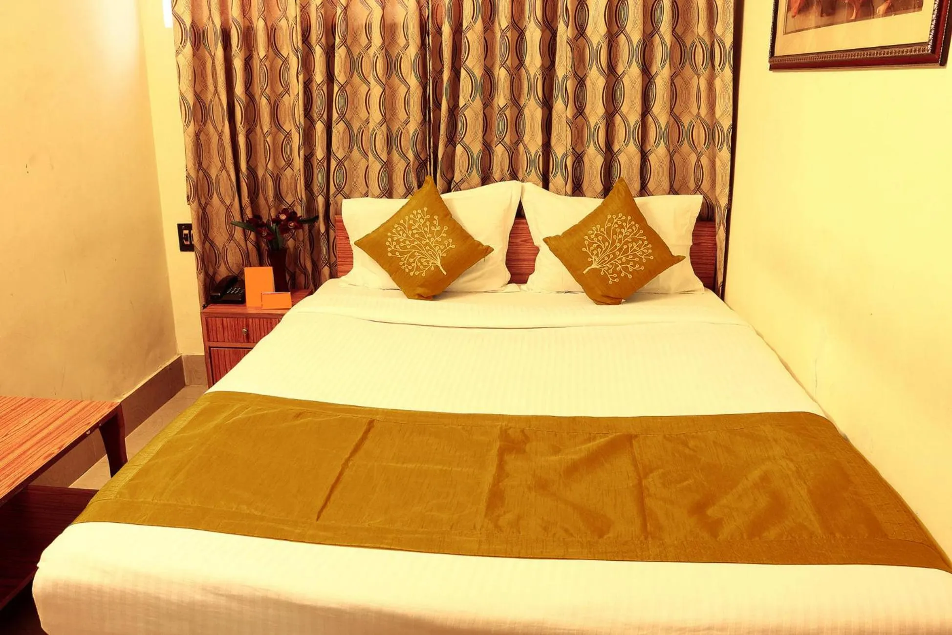 Bedroom, Bed in Shila International