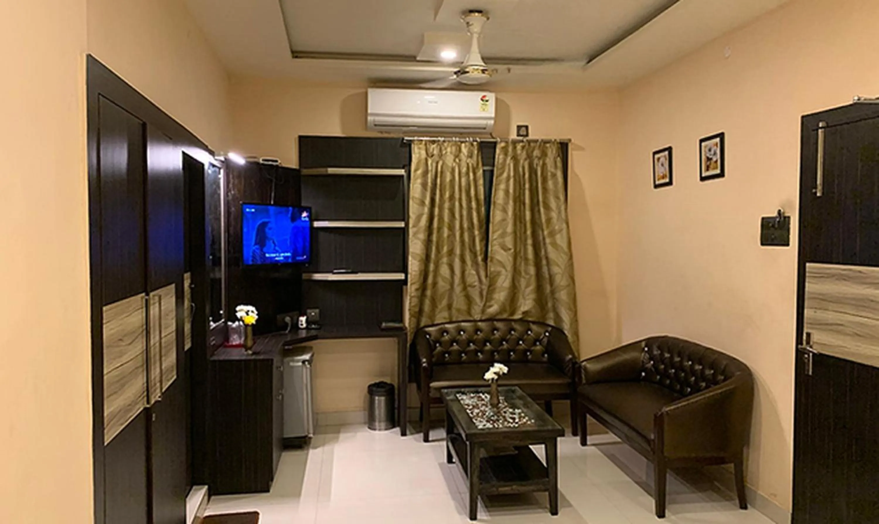 Restaurant/places to eat in Shila International