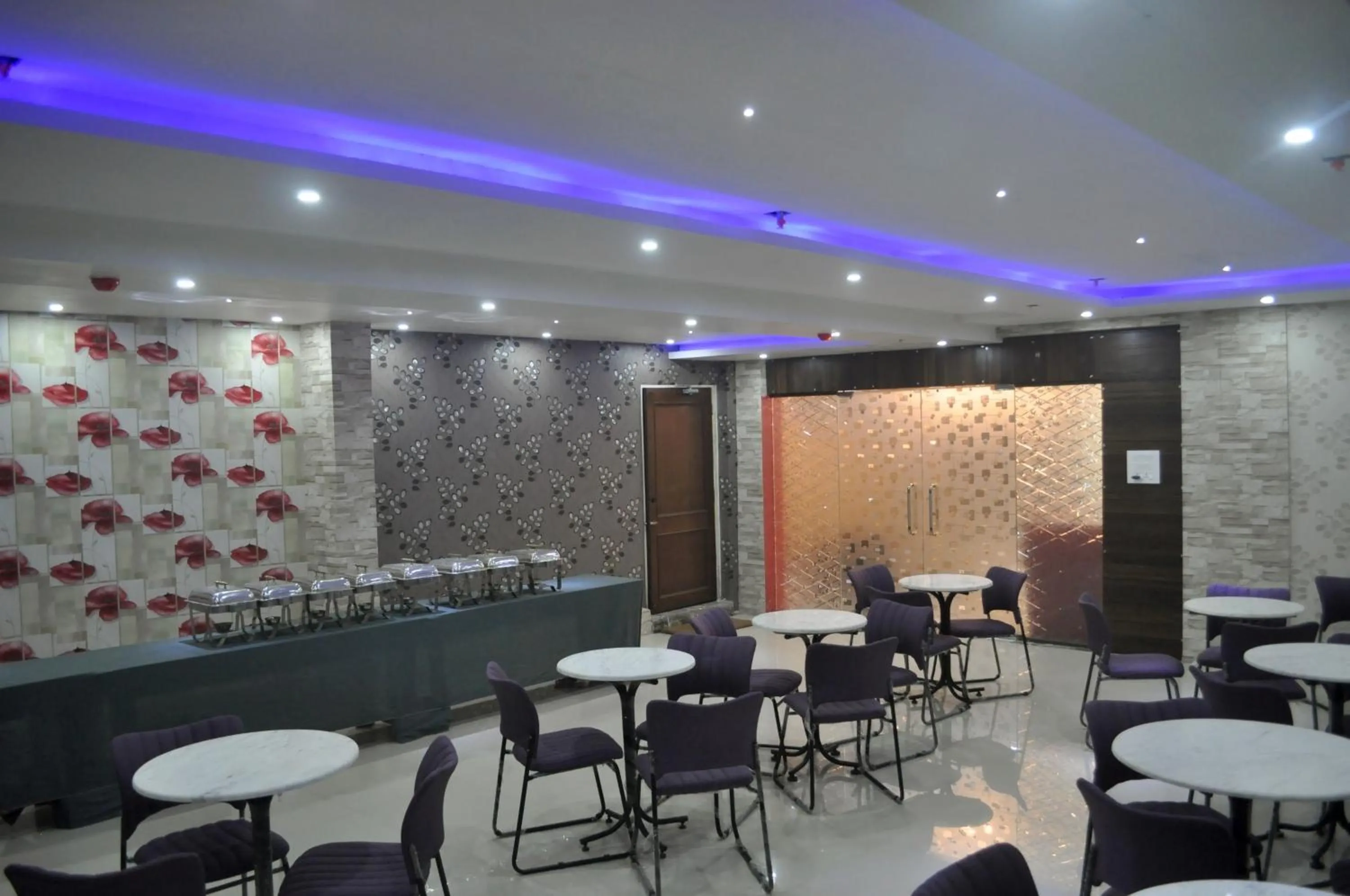 Restaurant/places to eat in Hotel Eastern Plaza