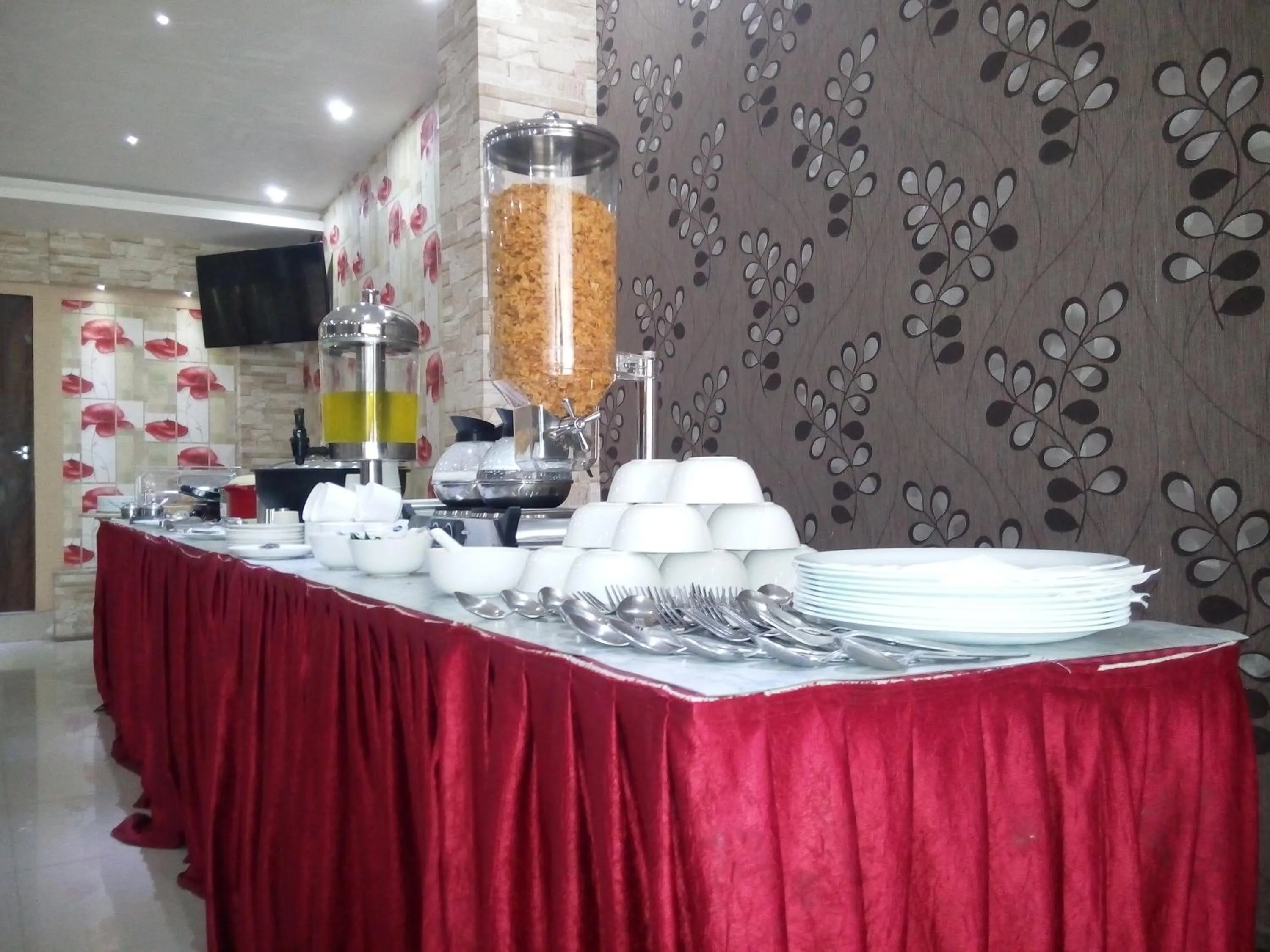 Restaurant/places to eat in Hotel Eastern Plaza