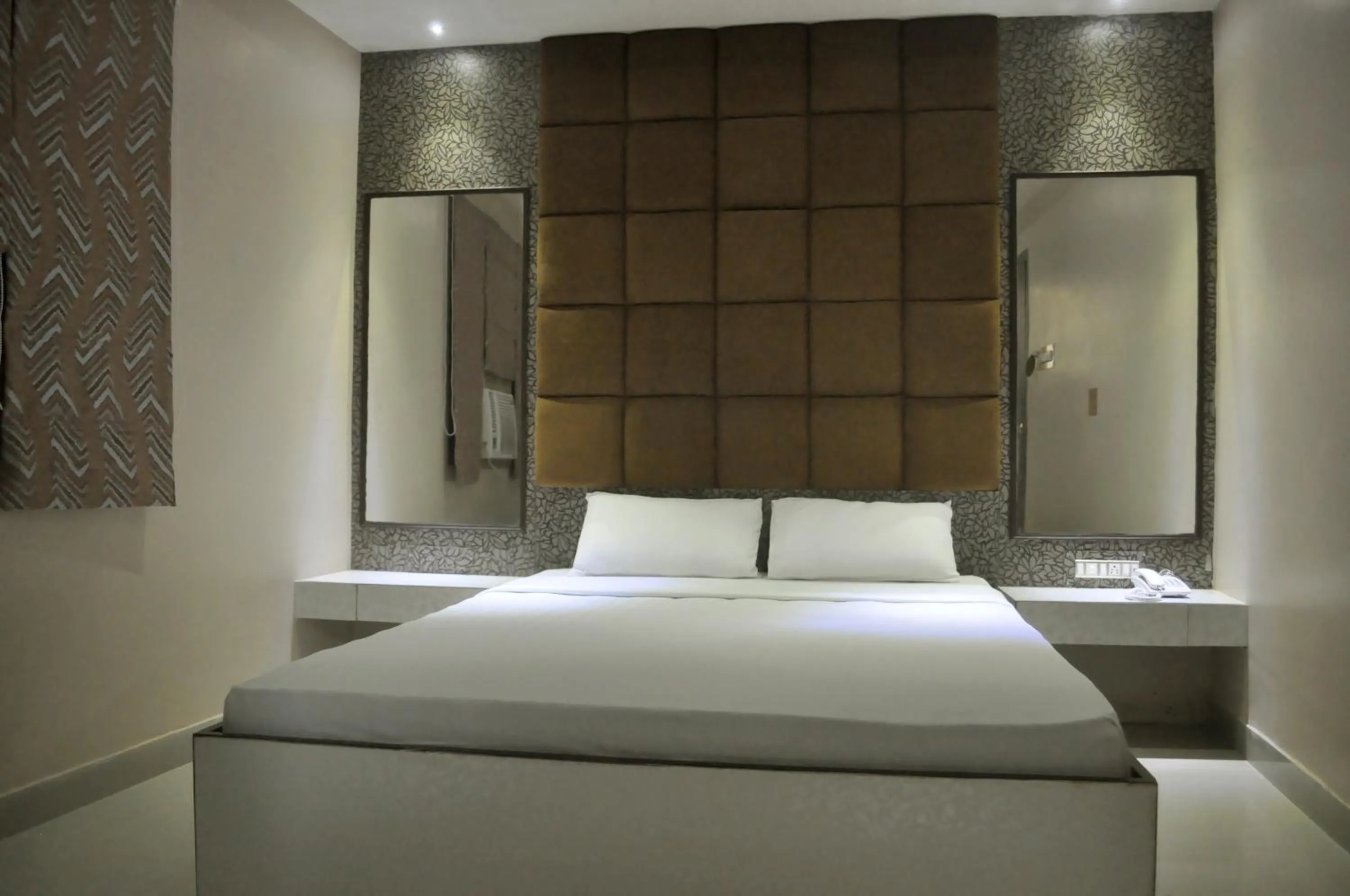 Bed in Hotel Eastern Plaza