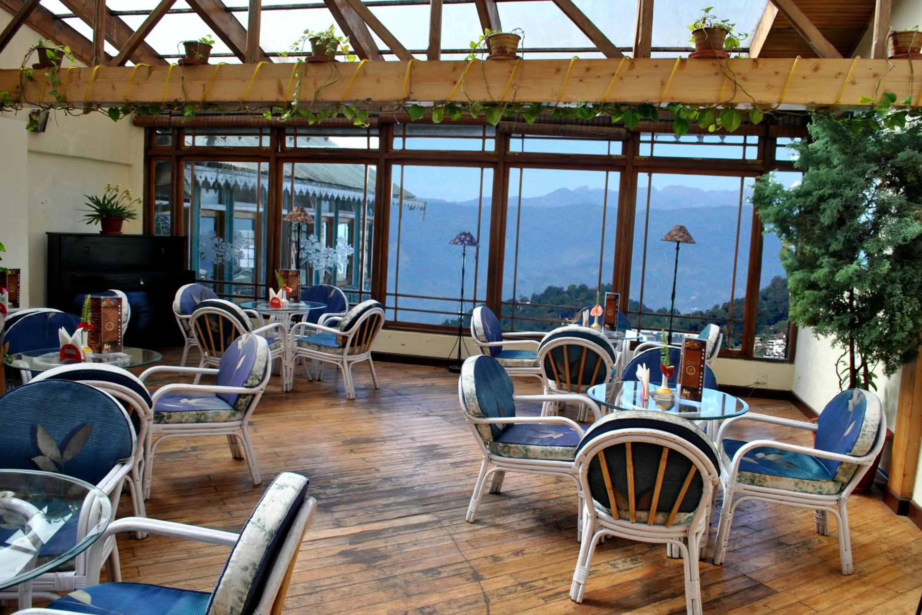 Lounge or bar in Central Heritage Resort & Spa Formerly Fortune ITC Resort