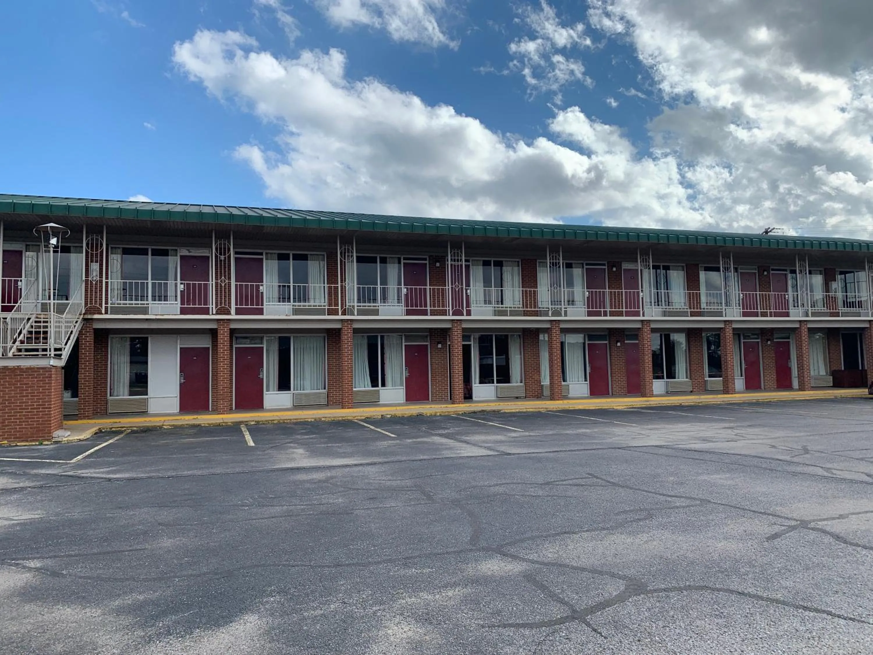 Property building in Coachman's Inn Motel