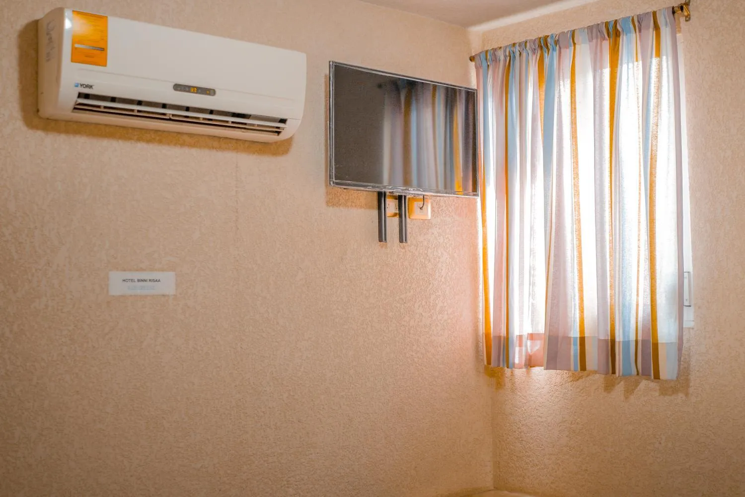 TV and multimedia in PENINSULA STAYS Executive Hotel